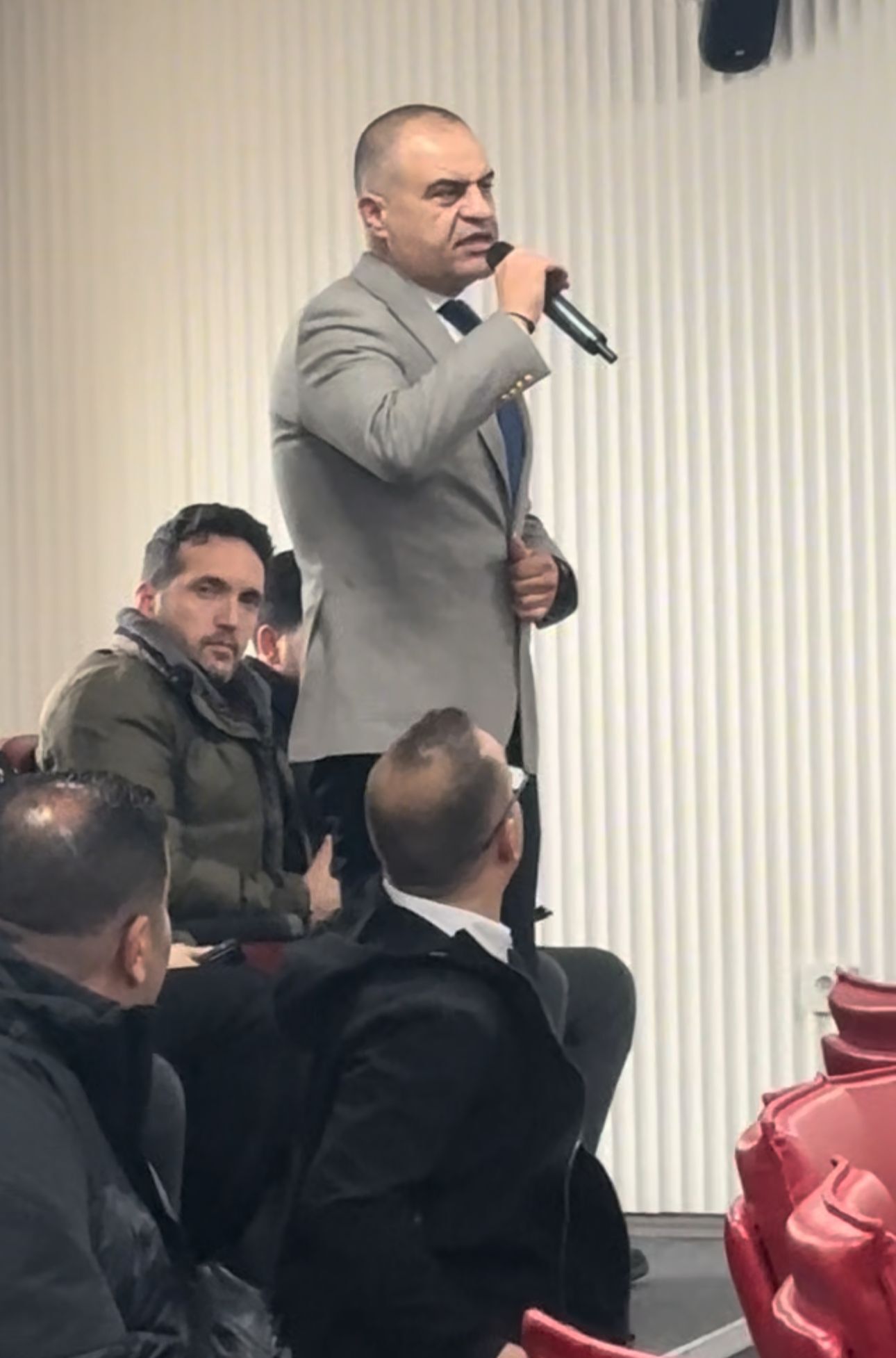 Aydın Büyükşehir Meclisi’nde gergin anlar! Kıvrak’tan Daire Başkanı Özmen’e sert tepki