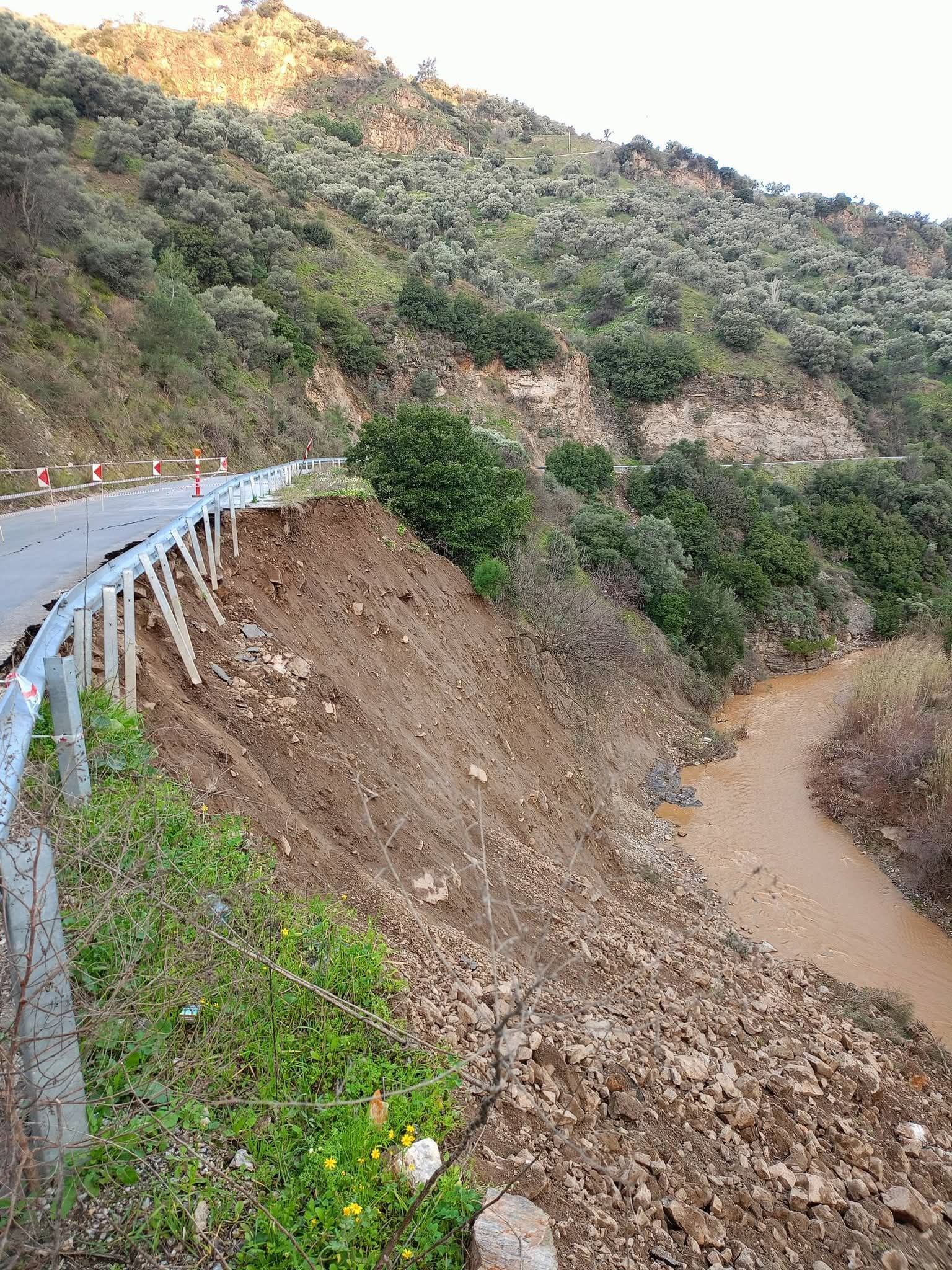 İncirliova’daki yağışlar nedeniyle yol çöktü