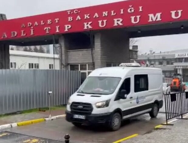 Otobüs durağında başından vurulan genç kadın hayatını kaybetti