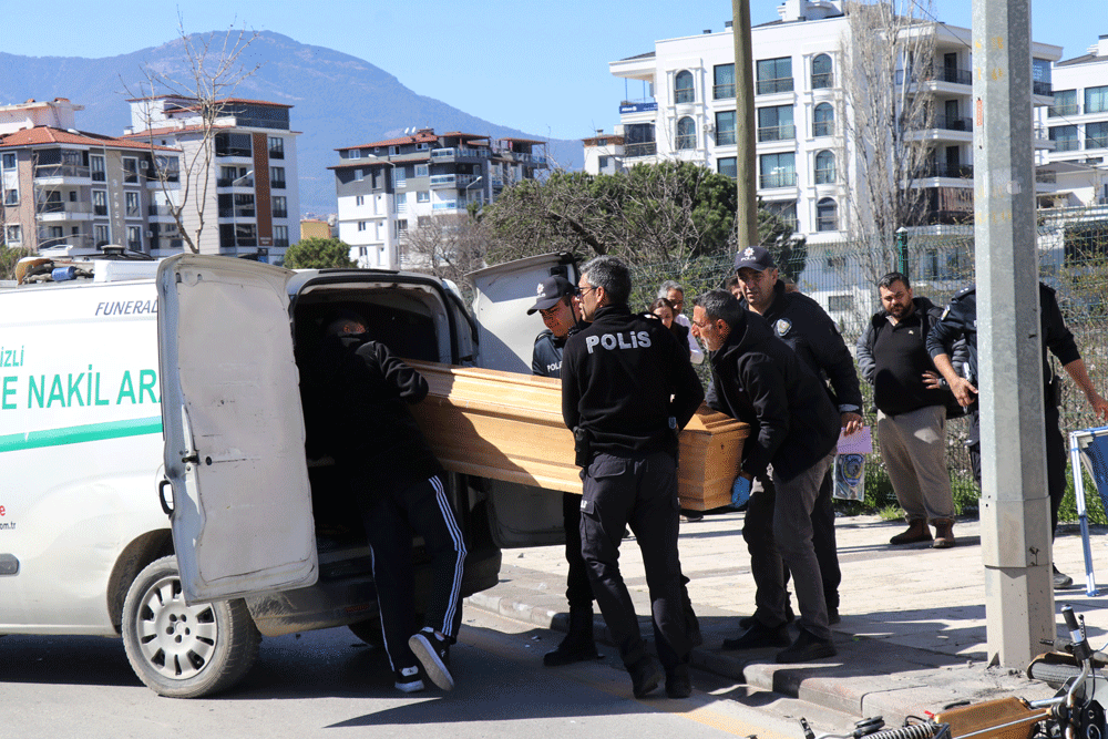 Kırmızı ışıkta geçen motosiklet sürücüsü hayatını kaybetti