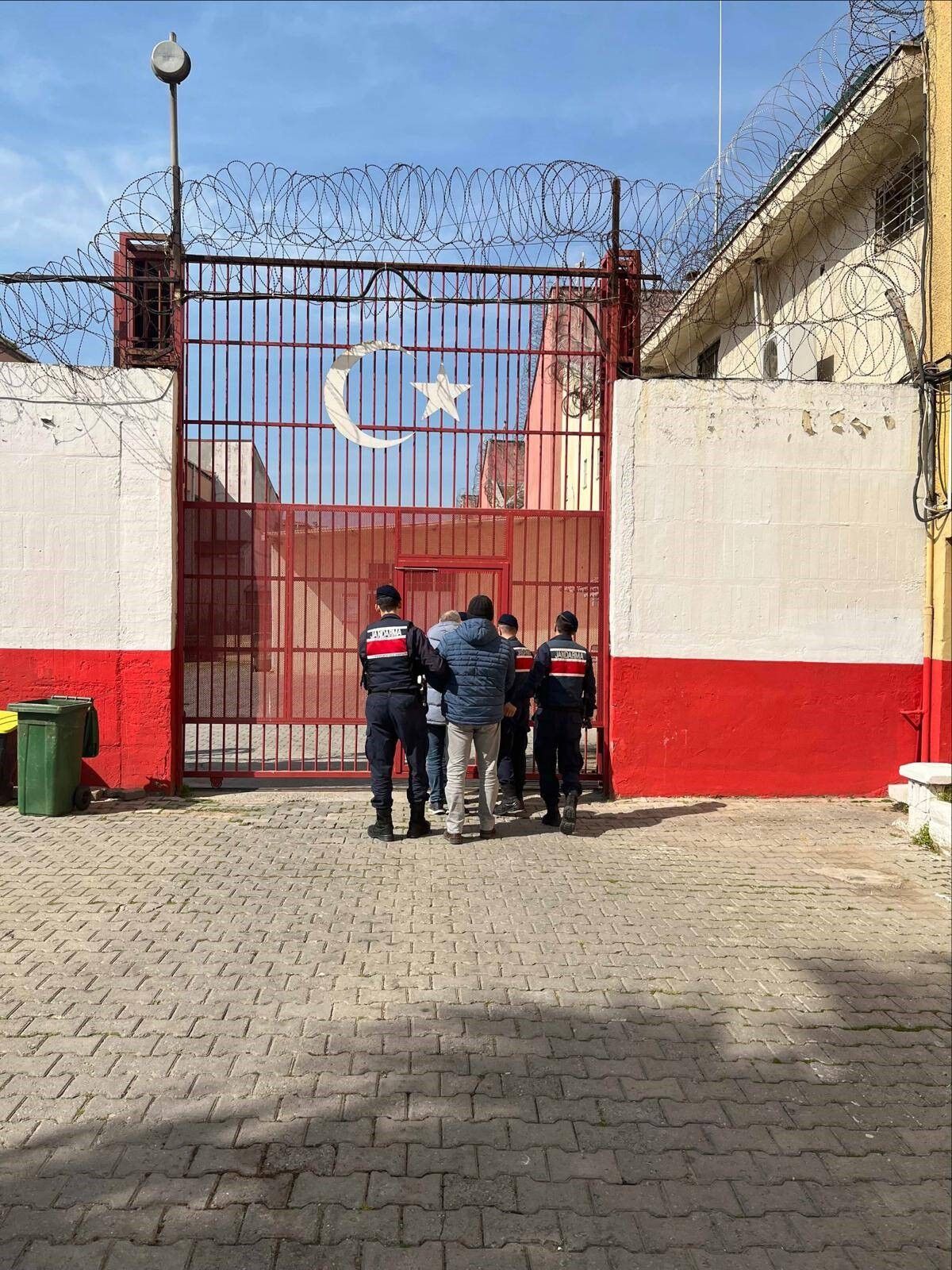 Aydın’da jandarmadan harekete geçti: 4 hükümlü cezaevine gönderildi