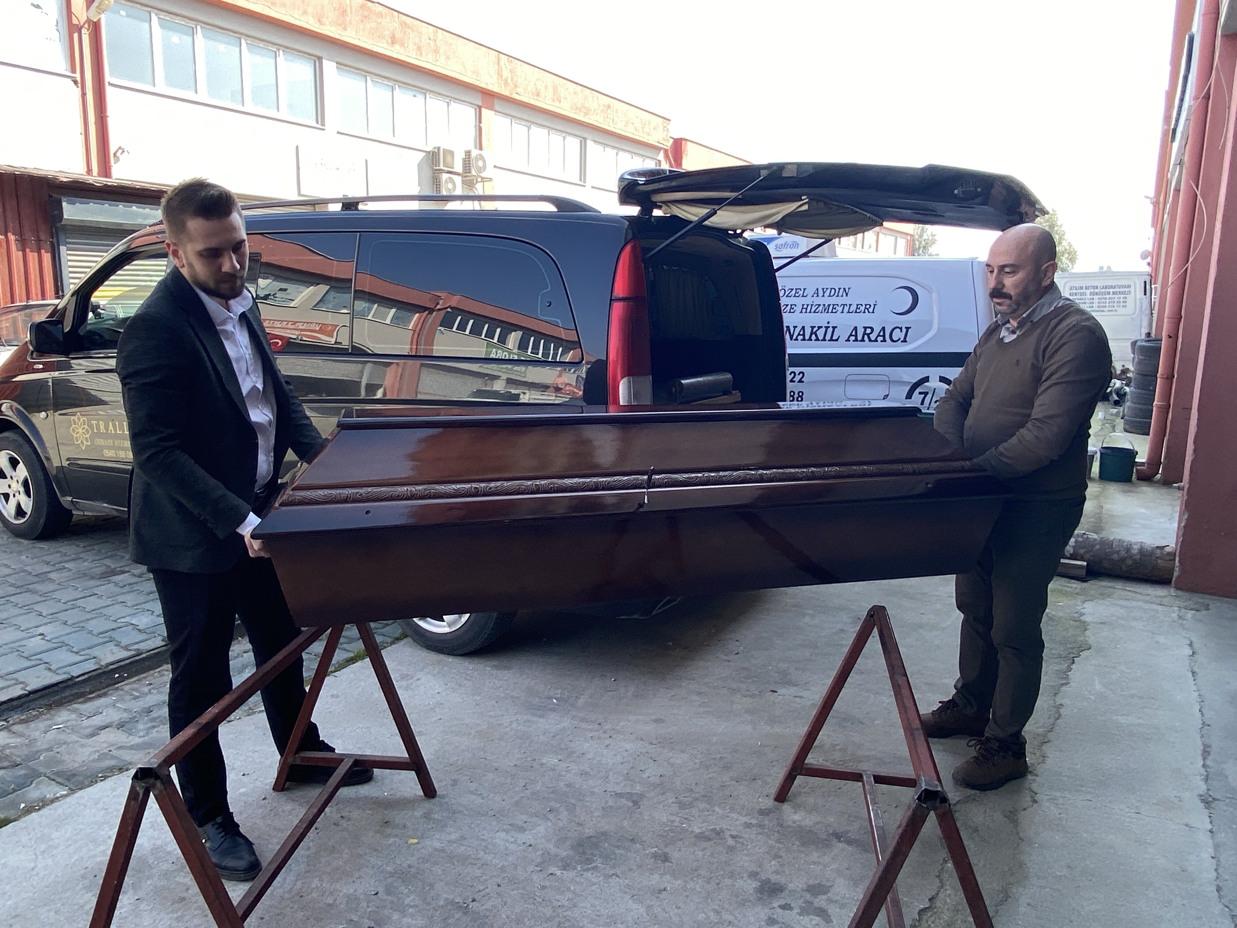 Aydın’da cenaze hizmetini meslek edindiler: Hayata farklı pencereden bakmaya başladılar