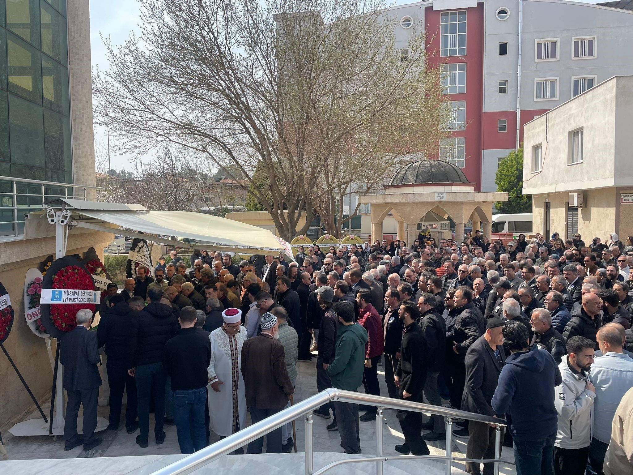 ADÜ’de hüzünlü veda! Duayen doktor son yolculuğuna uğurlandı