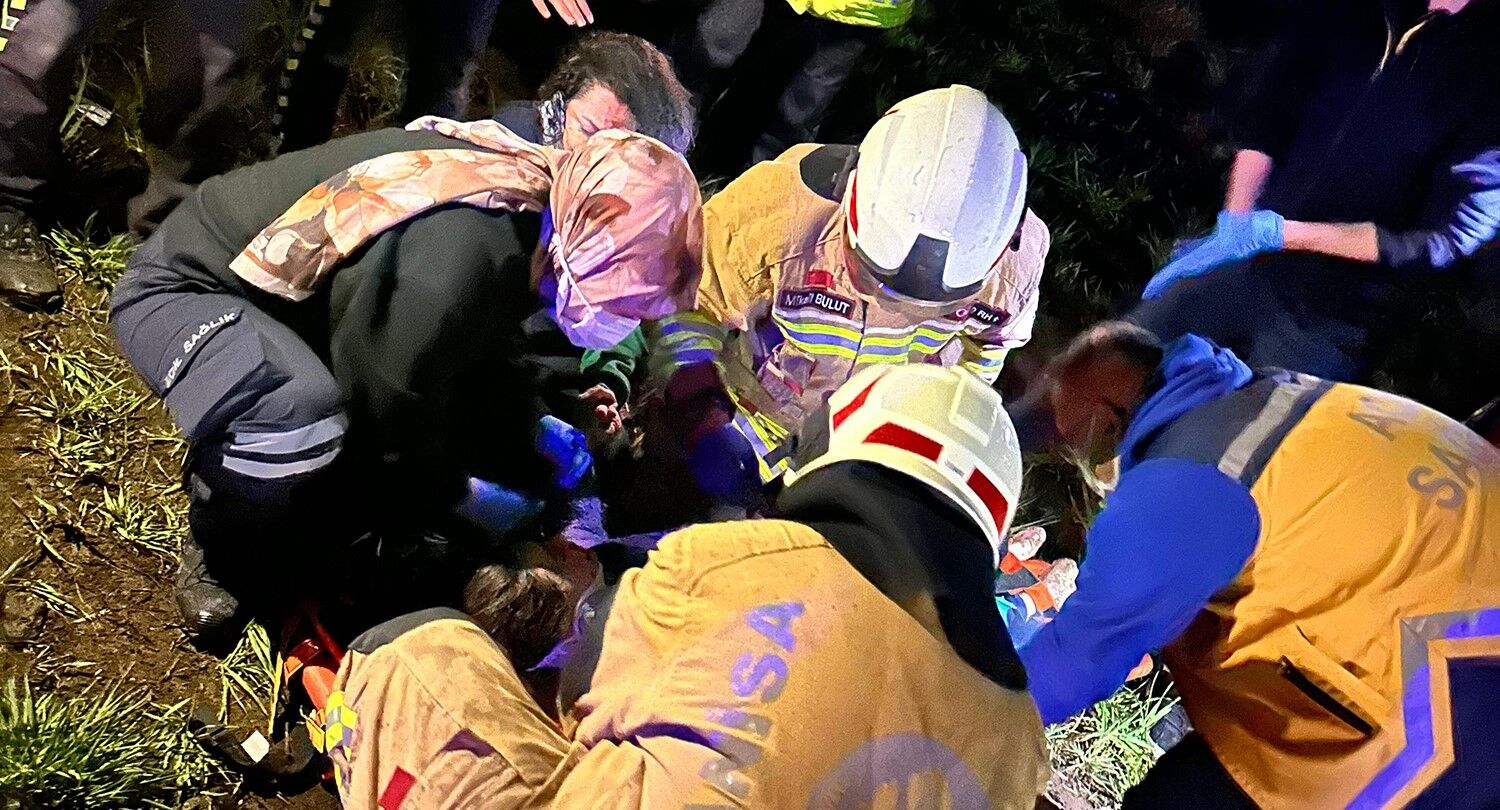 Bayram sevinci acıya döndü! Kontrolden çıkan otomobil tarlaya uçtu: 1 ölü, 3 yaralı