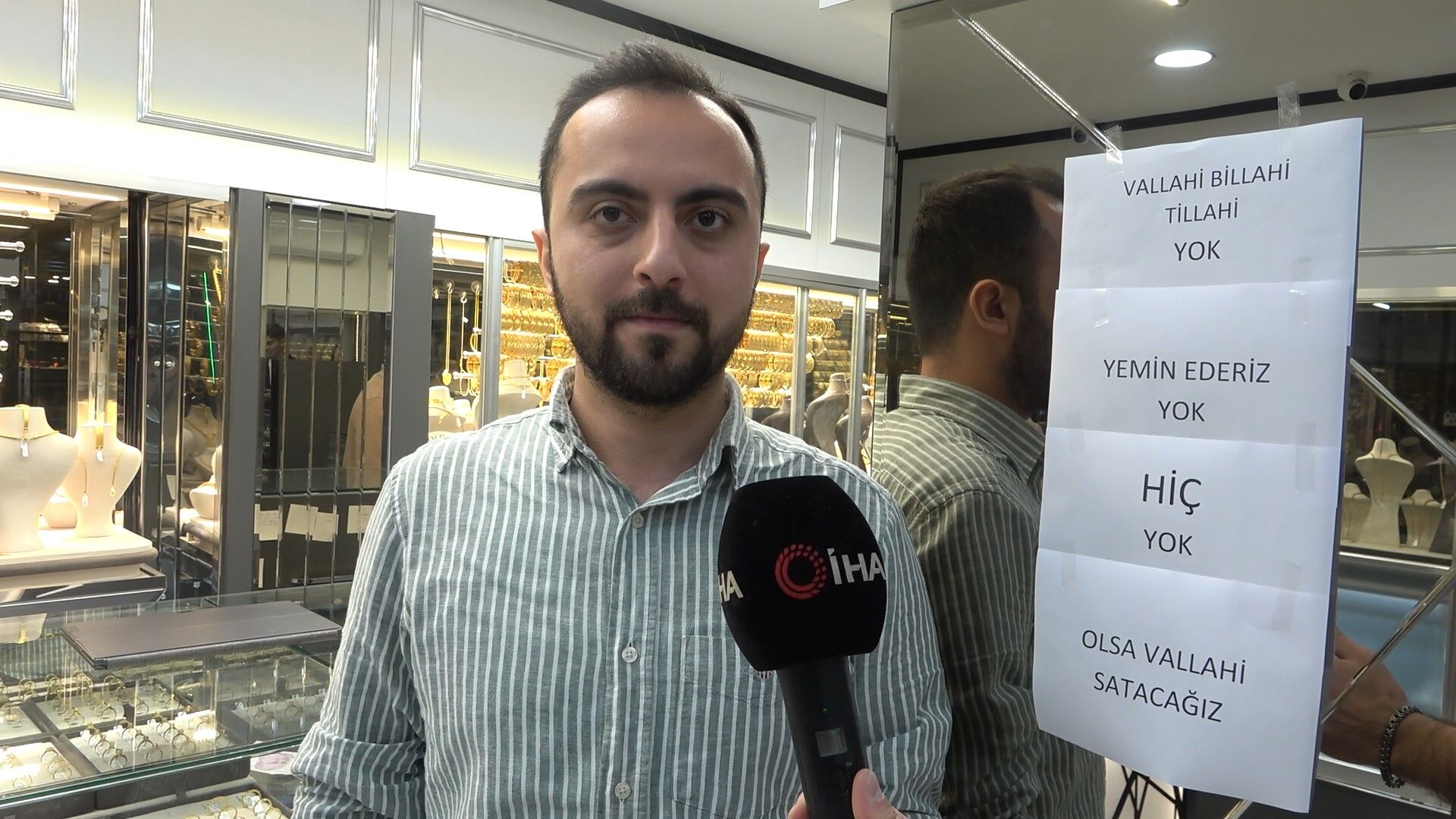 Altında hiç görülmemiş tablo! Kuyumcunun astığı yazılar hayrete düşürdü