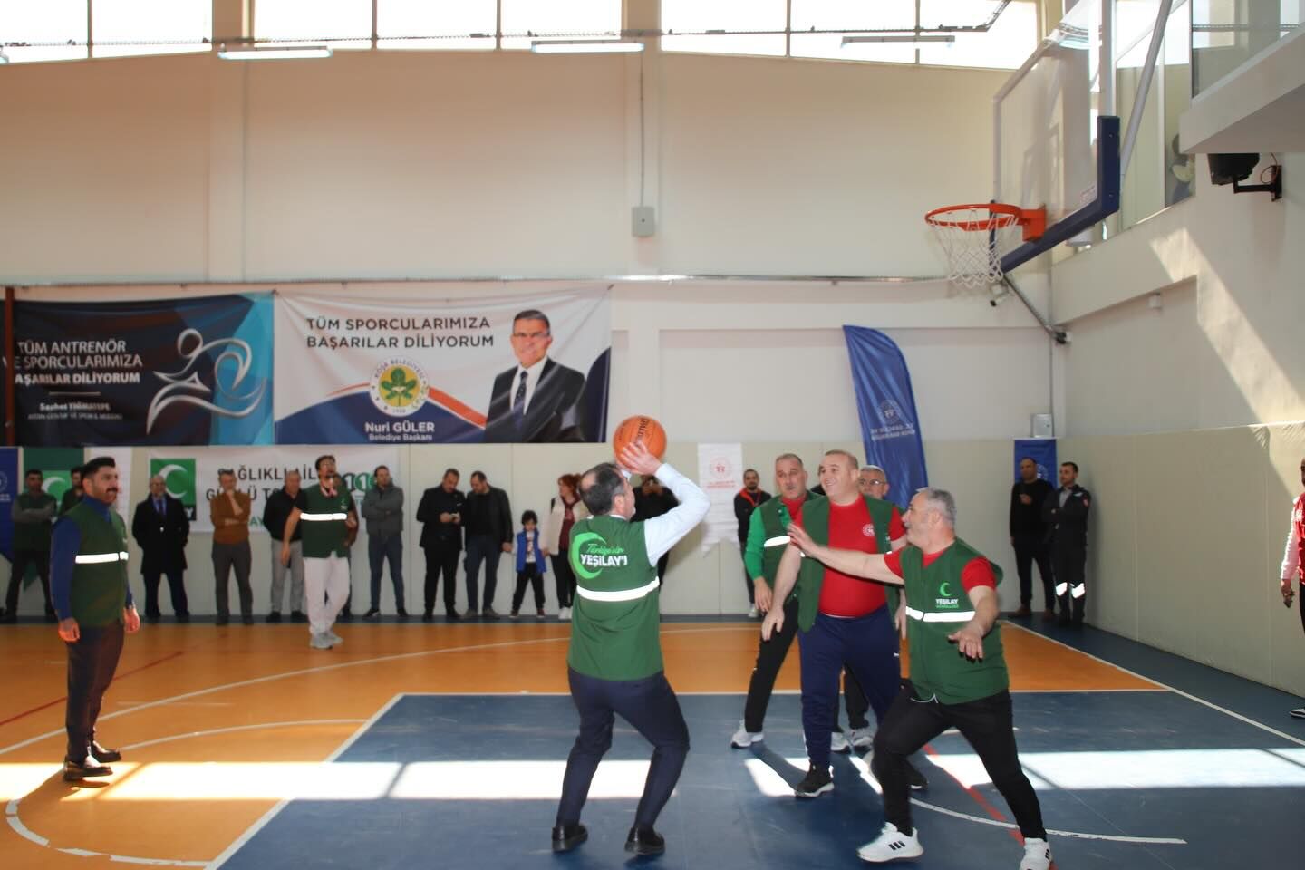 Ak Parti Aydin Il Baskani Erdemden Basket Sovu Aydinin Protokolu Basketbol Turnuvasinda Hunerlerini Sergiledi 643681 8A7C17E3E556A751Fb5A8D4Db95F7153