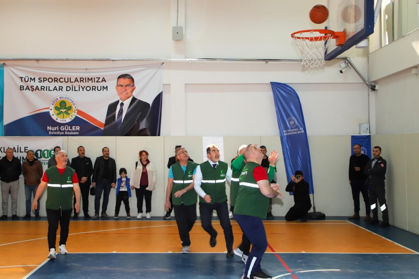 Ak Parti Aydin Il Baskani Erdemden Basket Sovu Aydinin Protokolu Basketbol Turnuvasinda Hunerlerini Sergiledi 643681 D761C086610Eee2D24C1Cec5E5F720C0