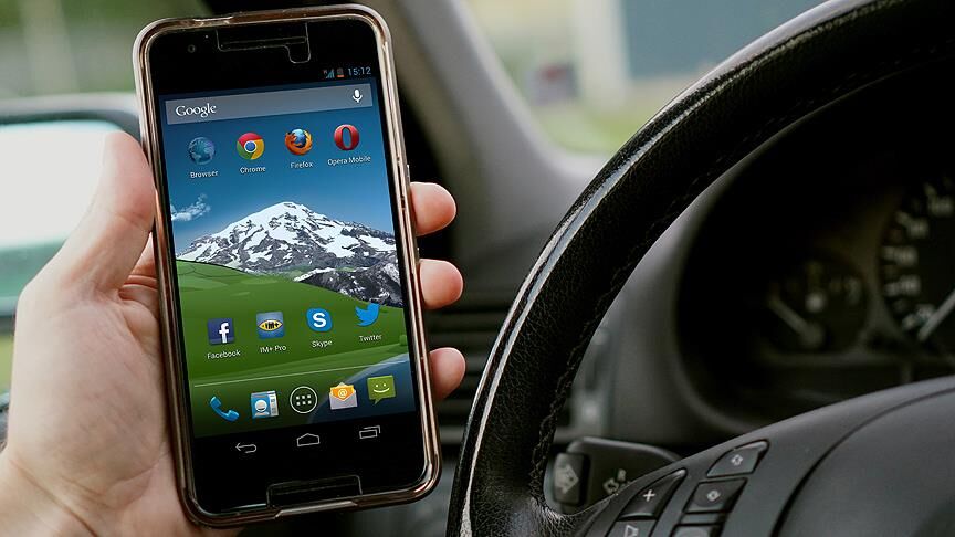 Araçlarda Telefon Tutacağı Artık Yasak Mı