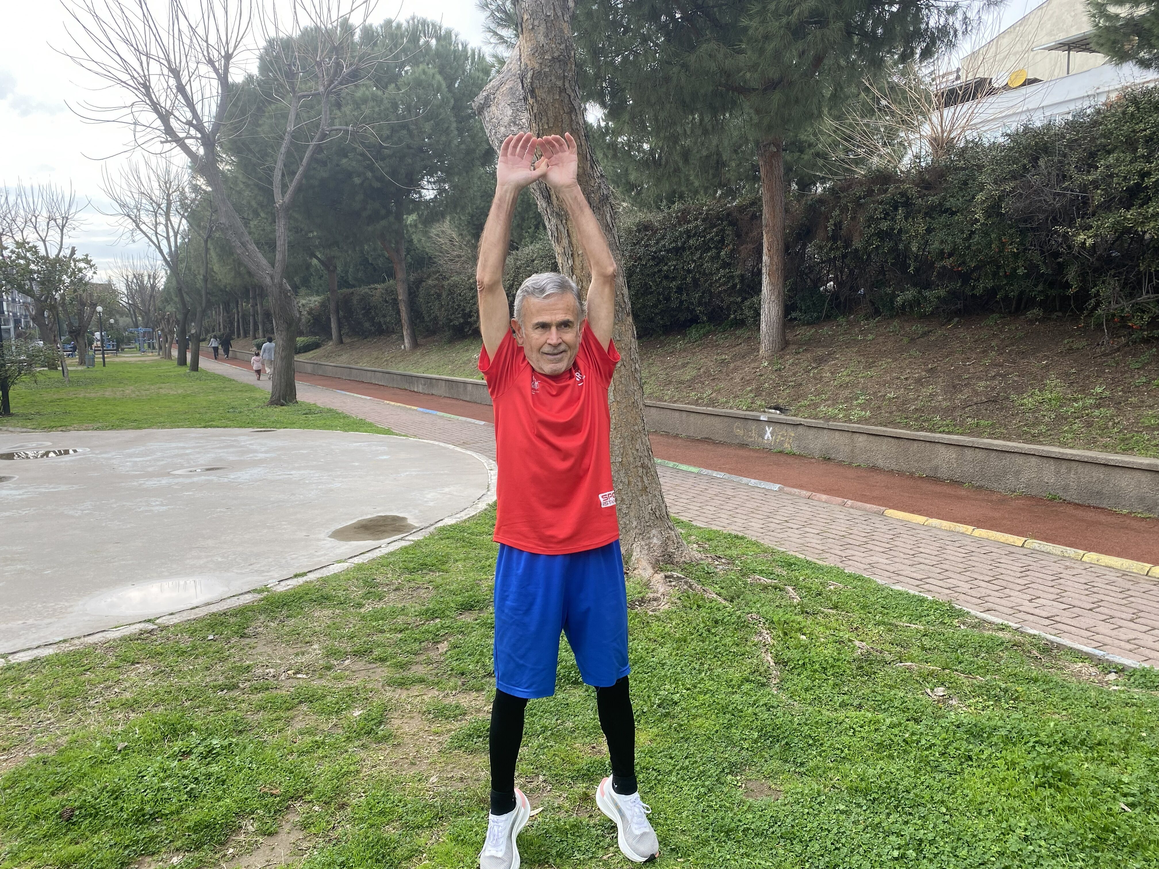 Aydın’da 75 yaşındaki maraton koşucusu Hedef’e konuştu: “90 yaşına geldiğimde de koşmak istiyorum”