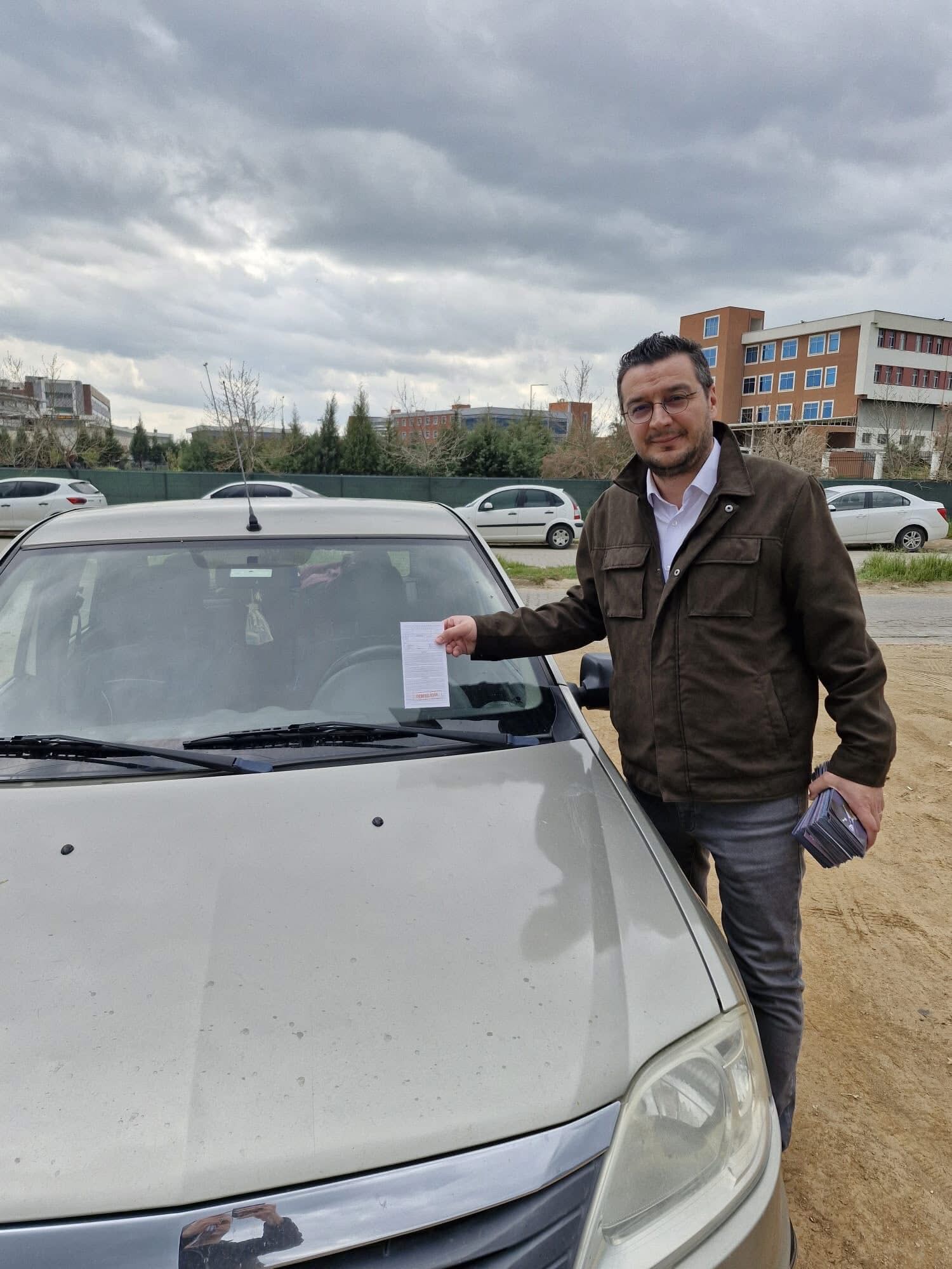 Aydinda Arac Sileceklerinde Gorenler Sasirdi A Partiden Suruculere Unutulmaz Farkindalik 650564 30E94090218D9457C510A593A17489E4