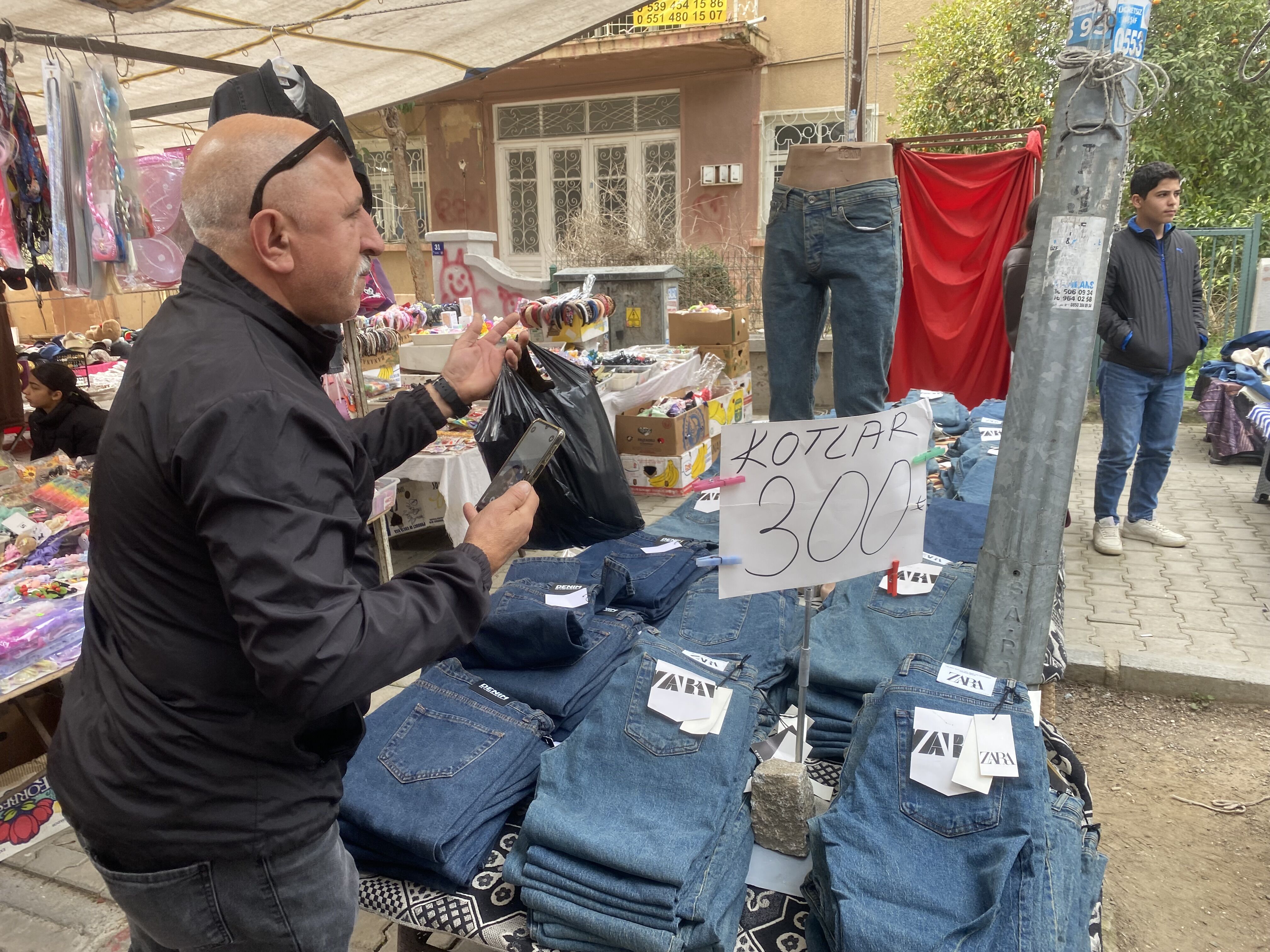 Aydın’da bayram alışverişinde salaş pantolon furyası