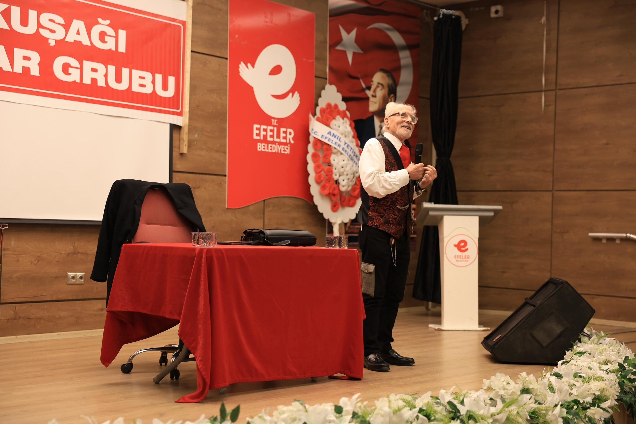 Aydinda Cumhuriyet Tarihi Uzerine Soylesi Unlu Yazar Kongar Sevenleriyle Bulustu 645189 5E6B50A38Ae5B411F6Aea2Dc398Db059