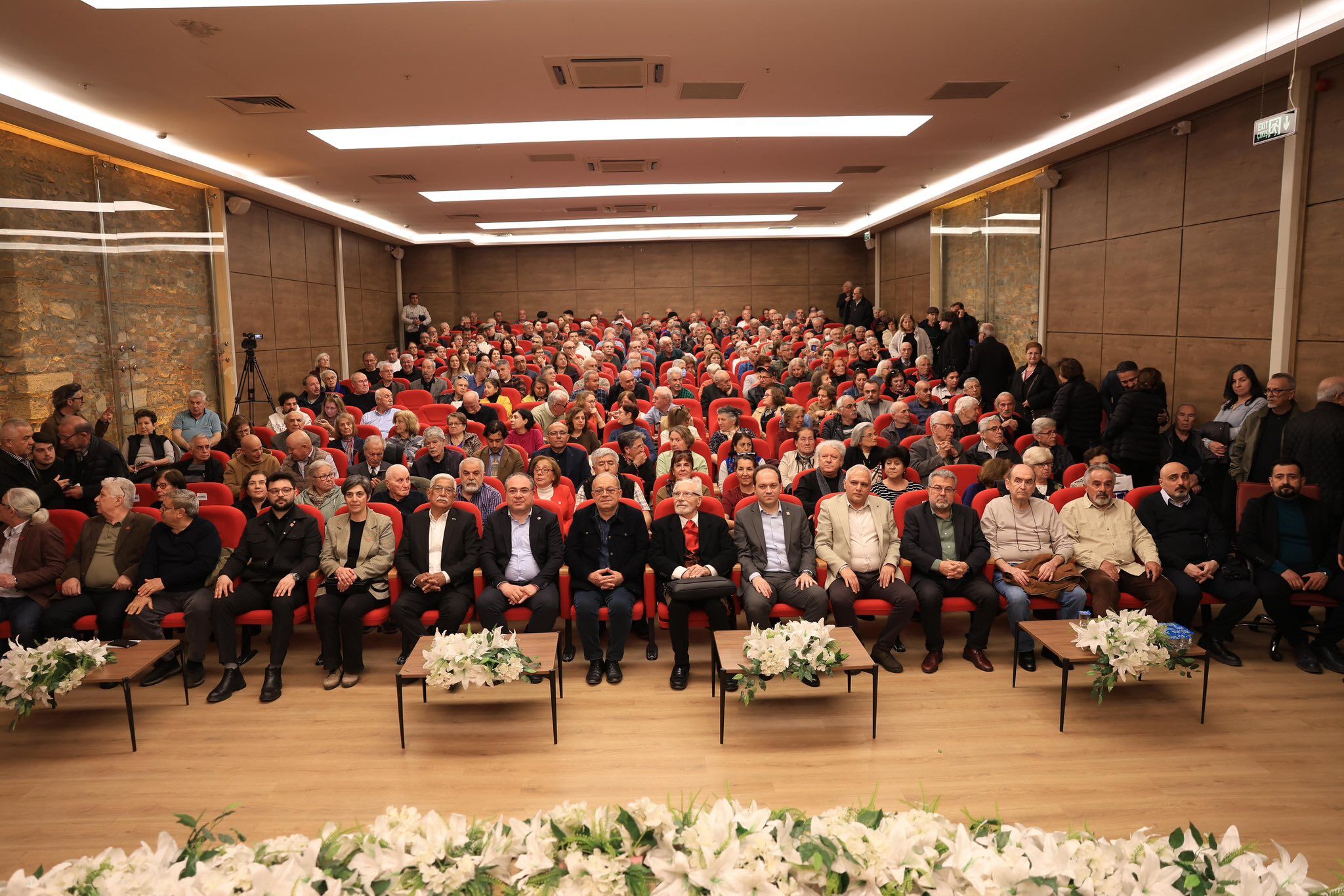 Aydinda Cumhuriyet Tarihi Uzerine Soylesi Unlu Yazar Kongar Sevenleriyle Bulustu 645189 E83F91B09B921F1D6084F45Afb6794Cf