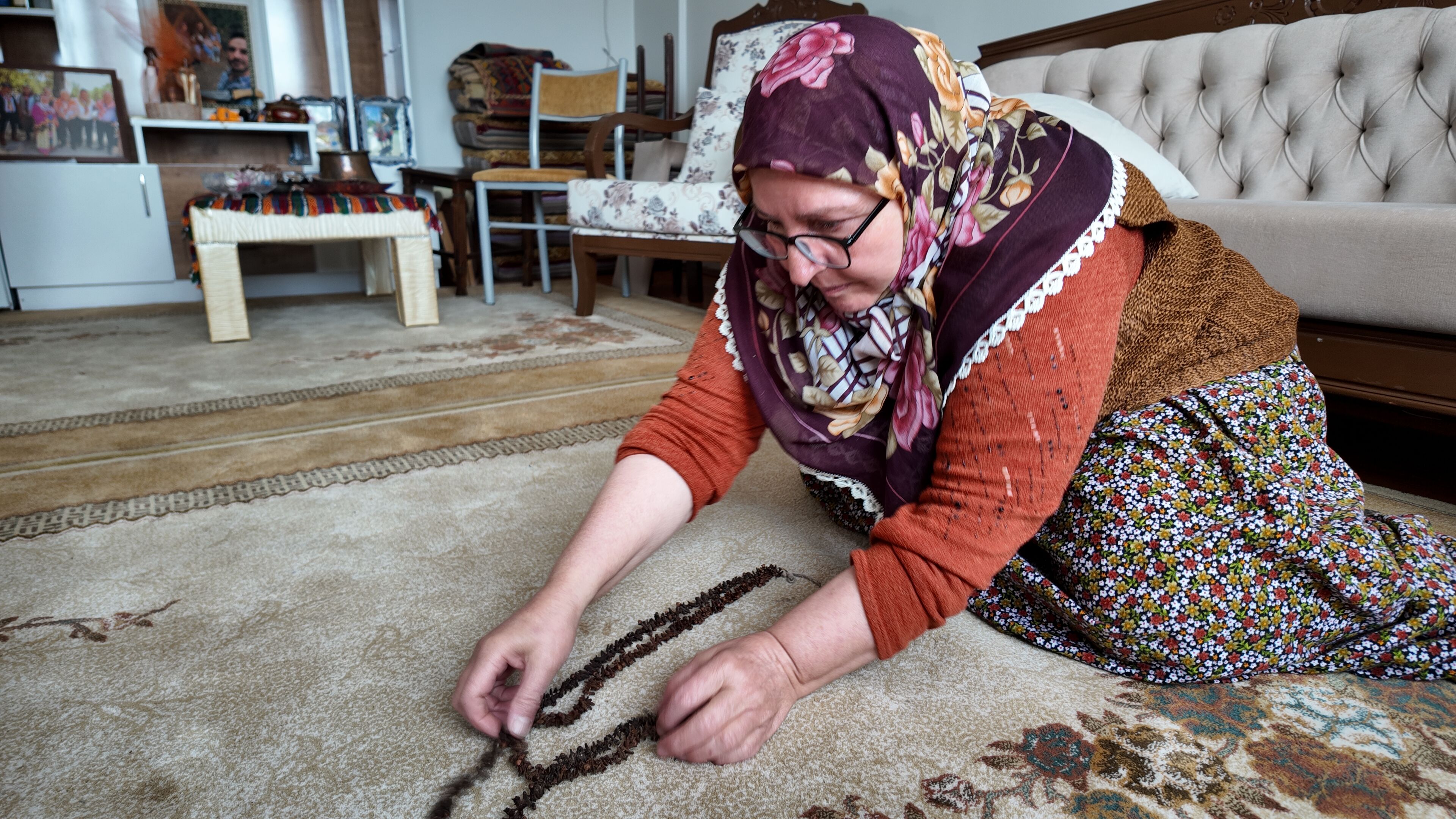 Aydinda Karanfil Kolye Gelenegi Yayginlasmaya Basladi Karanfil Kokusu Gelinlerin Yeni Gozdesi Oldu 649967 53593D133A85D777B2Da5A92F320D44B