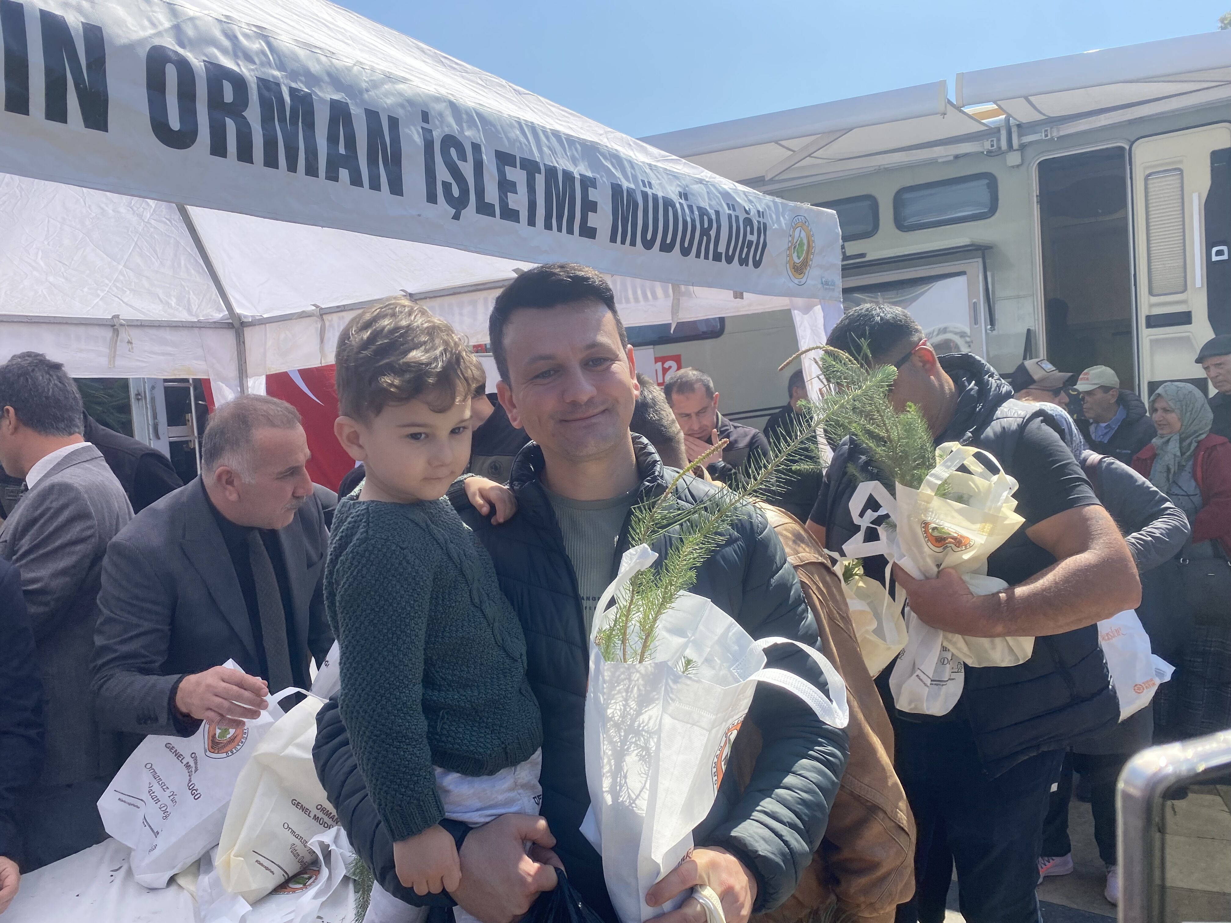 Aydın’da Orman Haftası etkinlikleri Efeler’de devam etti: 6 bin fidan dağıtımı ve lokma hayrına yoğun ilgi