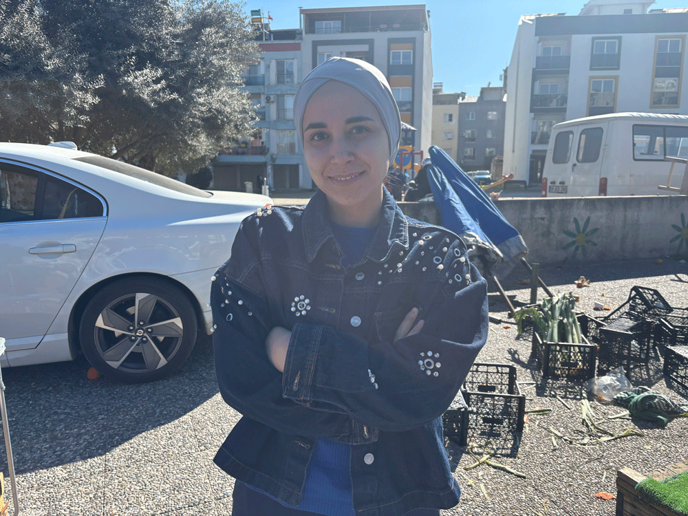 Aydın’da pazarın kadın girişimcisi: El emeği ve özel baskı kupalarıyla geçimini sağlıyor