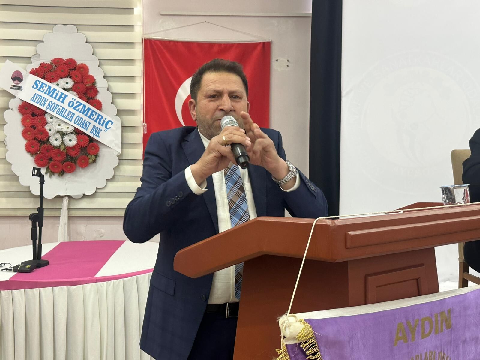 Aydın’da seçim öncesi gerilim kısa sürdü: Başkan adayları birlik pozu verdi