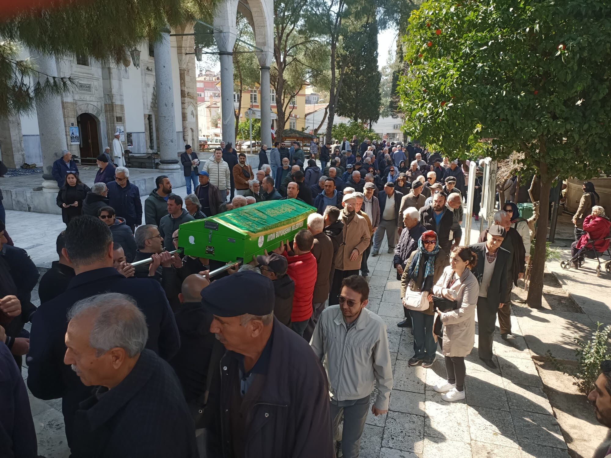 Aydın’da tanınan yazara veda! Son yolculuğuna uğurlandı