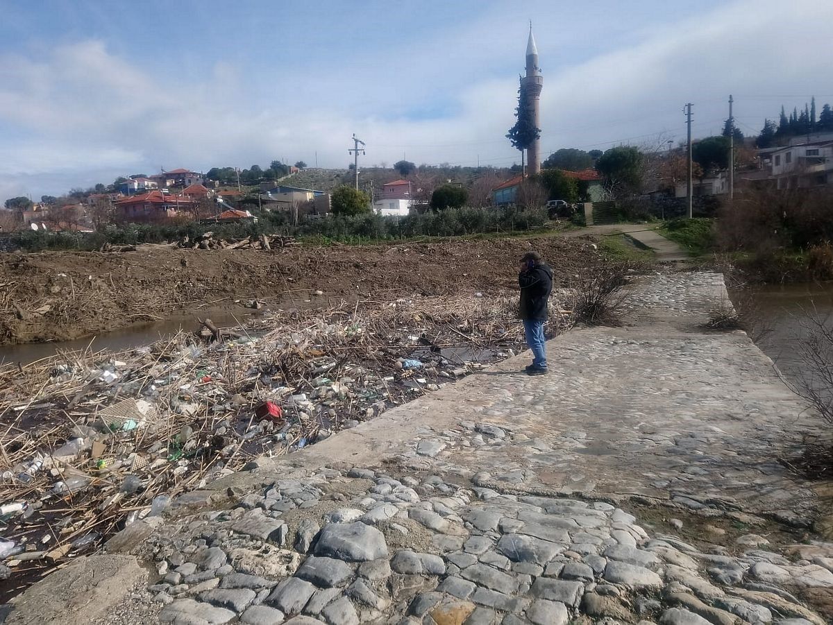 Aydın'da tarihi Taşköprü sular altında!