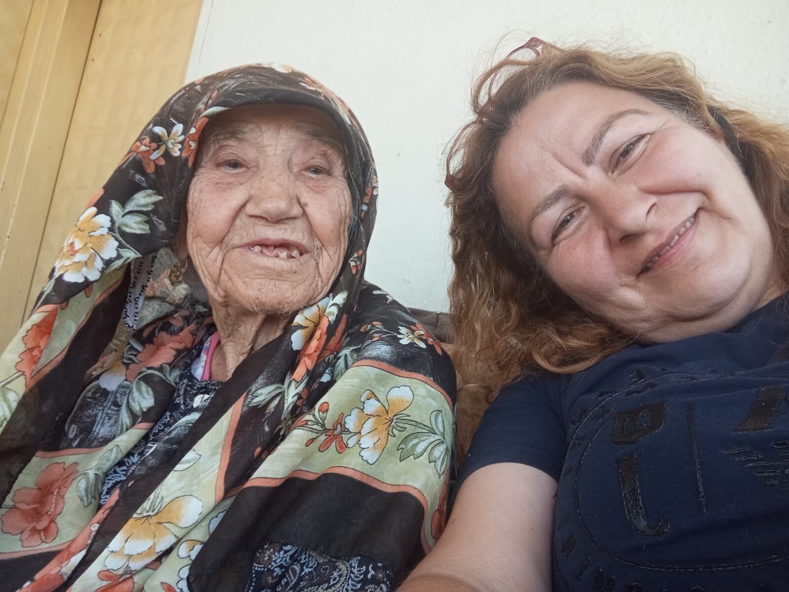 Aydindaki Kadin Muhtardan Vefa Ornegi Alzeimer Hastasi Babasina Bakmak Icin Meslegini Birakip Koye Yerlesti On Yargilari Yikip Mahallenin Il Kadin Muhtari Oldu 648193 374Ba397C2Ee98Fc7A85B325332Fd62B