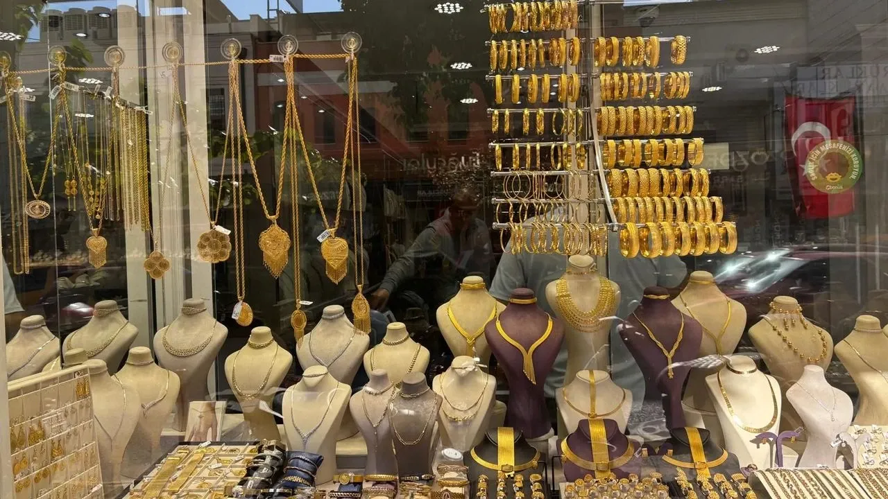 Aydindaki Kuyumcular Bayram Ertesinde Dususle Doldu Tasti Harcliklar Yatirima Donuserek Altina Yatirildi 649301 0F3A5664Af174C24Ec83B270B7Ae041C