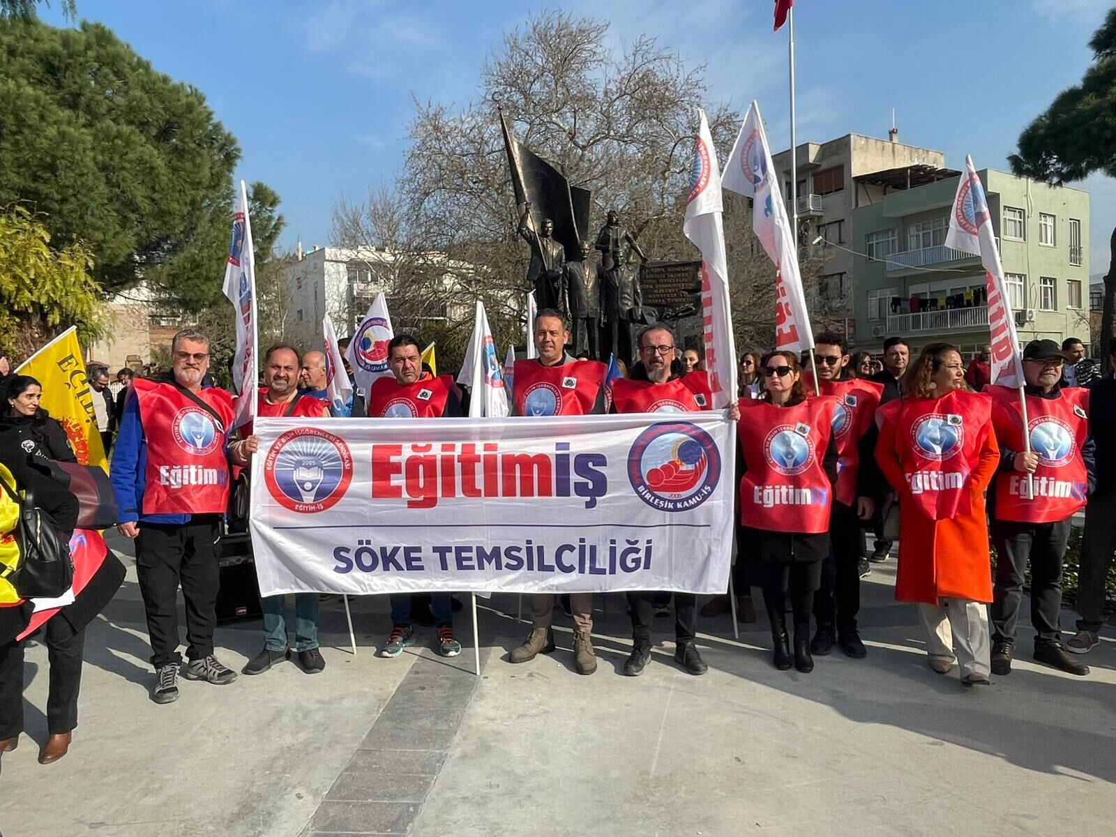 Aydın’ın 7 ilçesinde eğitimcilerden şiddete karşı ortak tepki: “Susmayacağız ve mücadele edeceğiz”