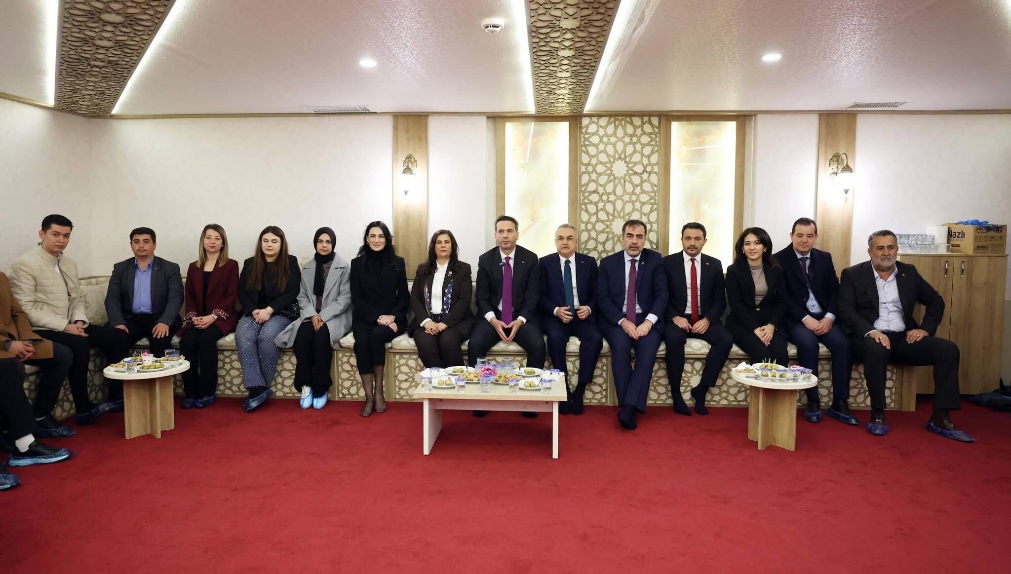 Bakan Bayraktarin Aydindaki Son Duragi Gencler Oldu Savas Genclerin Enerjisiyle Omuz Omuza 647154 Ef55E3683A0725A5F3Be5Bec67B34323