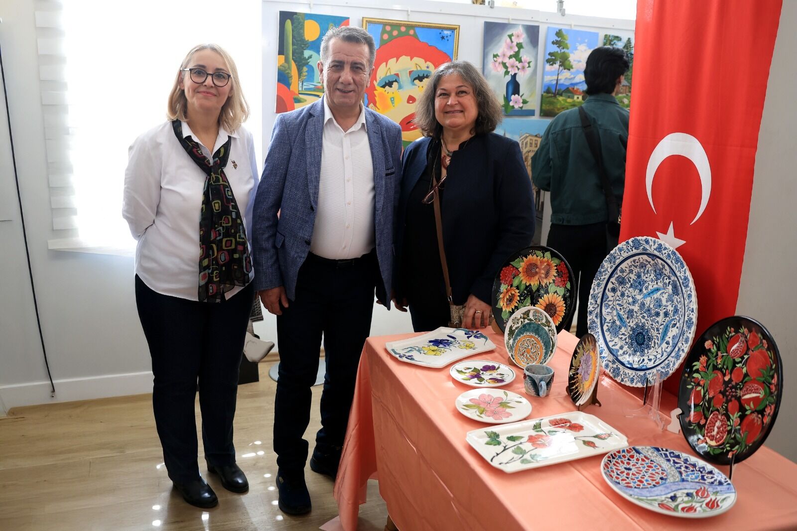 Baskan Anil Yetiskin Efelerin Sanat Sergisini Acti Kadinlarin Eserleri Buyuk Begeni Topladi 650124 47D5E25E0A457A234B7Ec1A303763C98