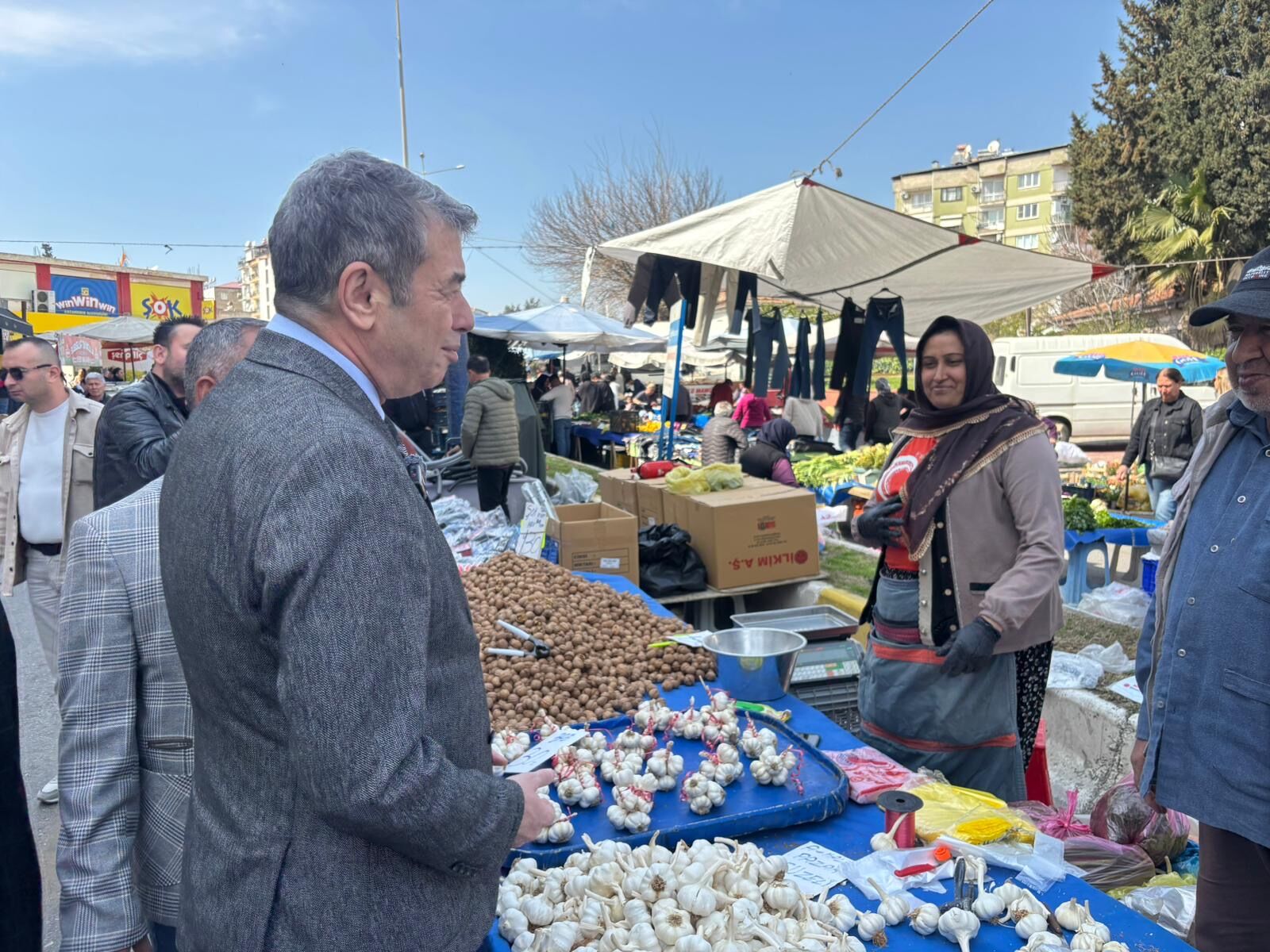 Baskan Kunkcuden Yerel Esnafa Destek Bayram Alisverisini Pazardan Yapti 647192 D8Fc077C2F4F19E02751778F2E578270