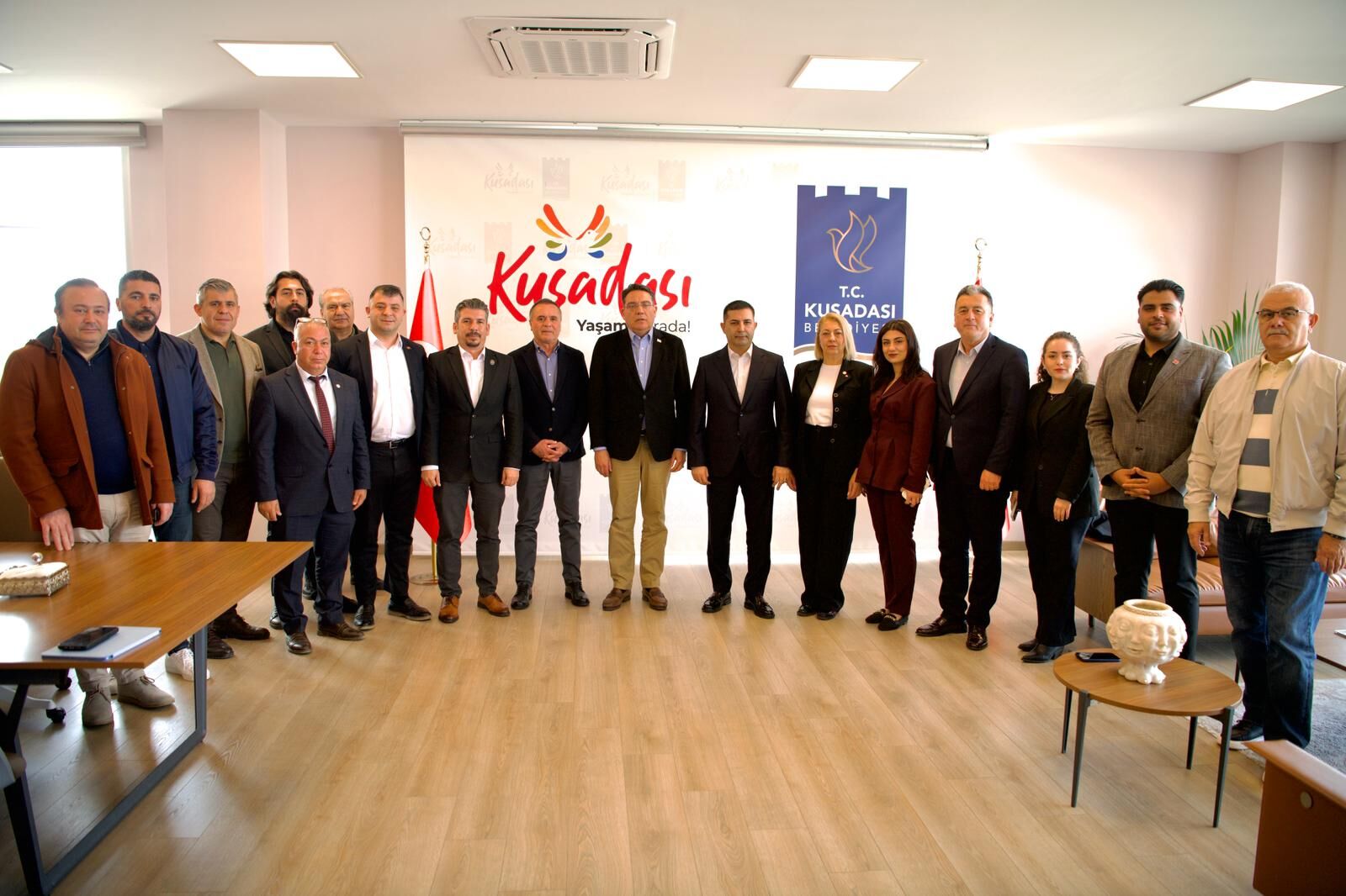 Chp Genel Baskan Yardimcisi Bagcioglundan Baskan Omer Gunele Nezaket Ziyareti 646358 Fd3Bc410E19B11A261E293590F557135