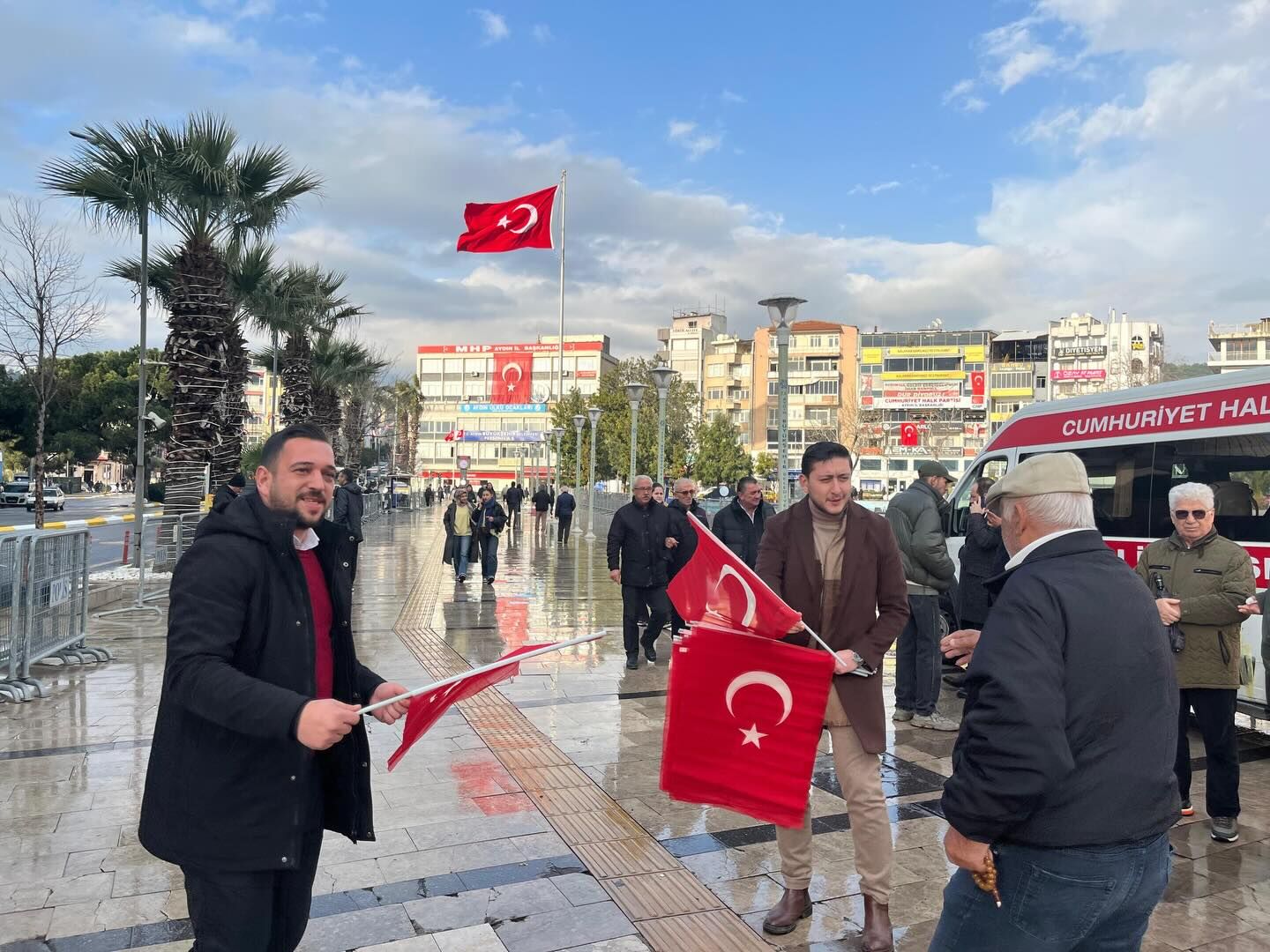 CHP’li Gündoğdu Aydın’da gençlerin problemlerini anlattı
