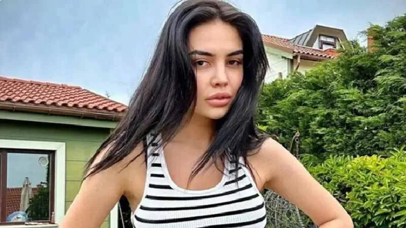Ece Ronay Kaç Yaşında