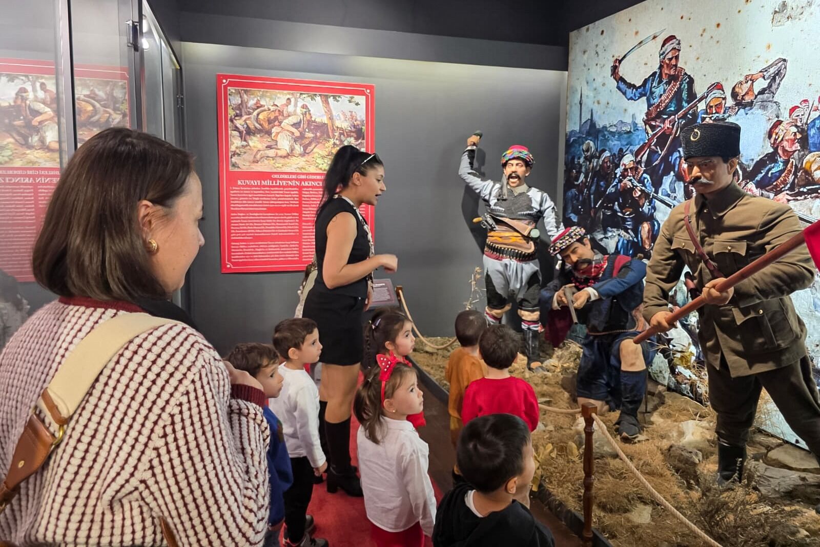 Efeler Belediyesi’nin tarihi mekânları Çanakkale Zaferi’nin yıl dönümünde minikleri ağırladı