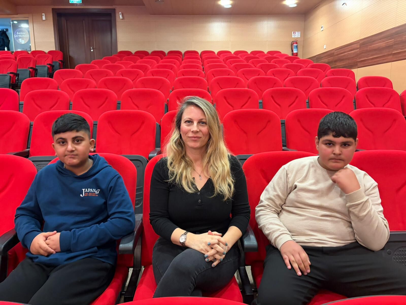 Geleceğinin sanatçıları Aydın'da yetişiyor: Küçük yaşlarına rağmen oyun yazıp oynadılar