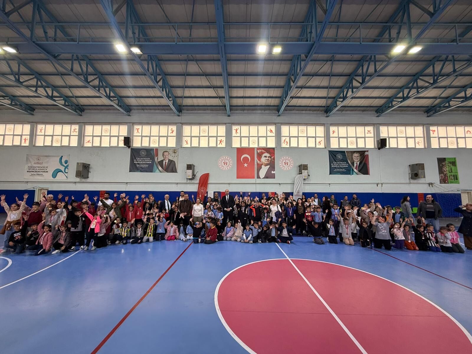 Germencik’te spor coşkusu: Dereceye giren öğrenciler madalya kazandı