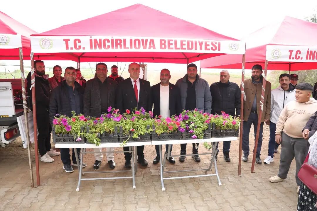 Incirliovada Arefe Yogunlugukabirde Cicek Dagitildi 648543 04753B3E8513B9Aa26834D3E63522Fe3