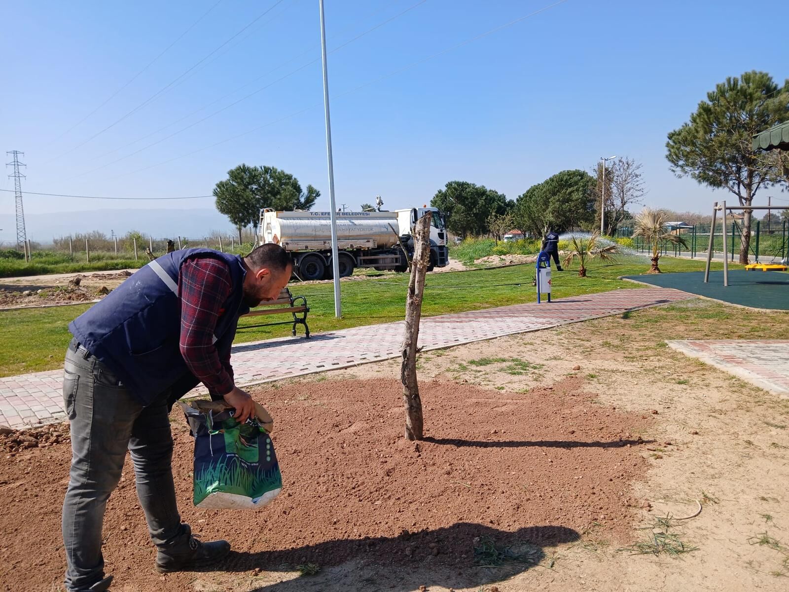 Isikli Parkinda Cevre Duzenlemesi Basladi Efelerin Yeni Sosyal Alani Sekilleniyor 650363 5B45A3D74Bc6E1683F9349D1F600840B