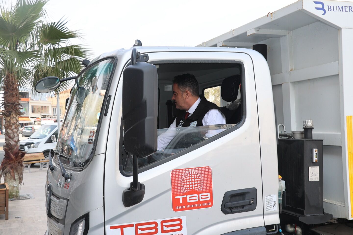 Kocarli Belediyesine Kamyon Hibe Edildi Baskan Arici Yeni Kamyonla Tur Atti 649858 29Ea91Fd833Caf2278A440227A5Eddfa