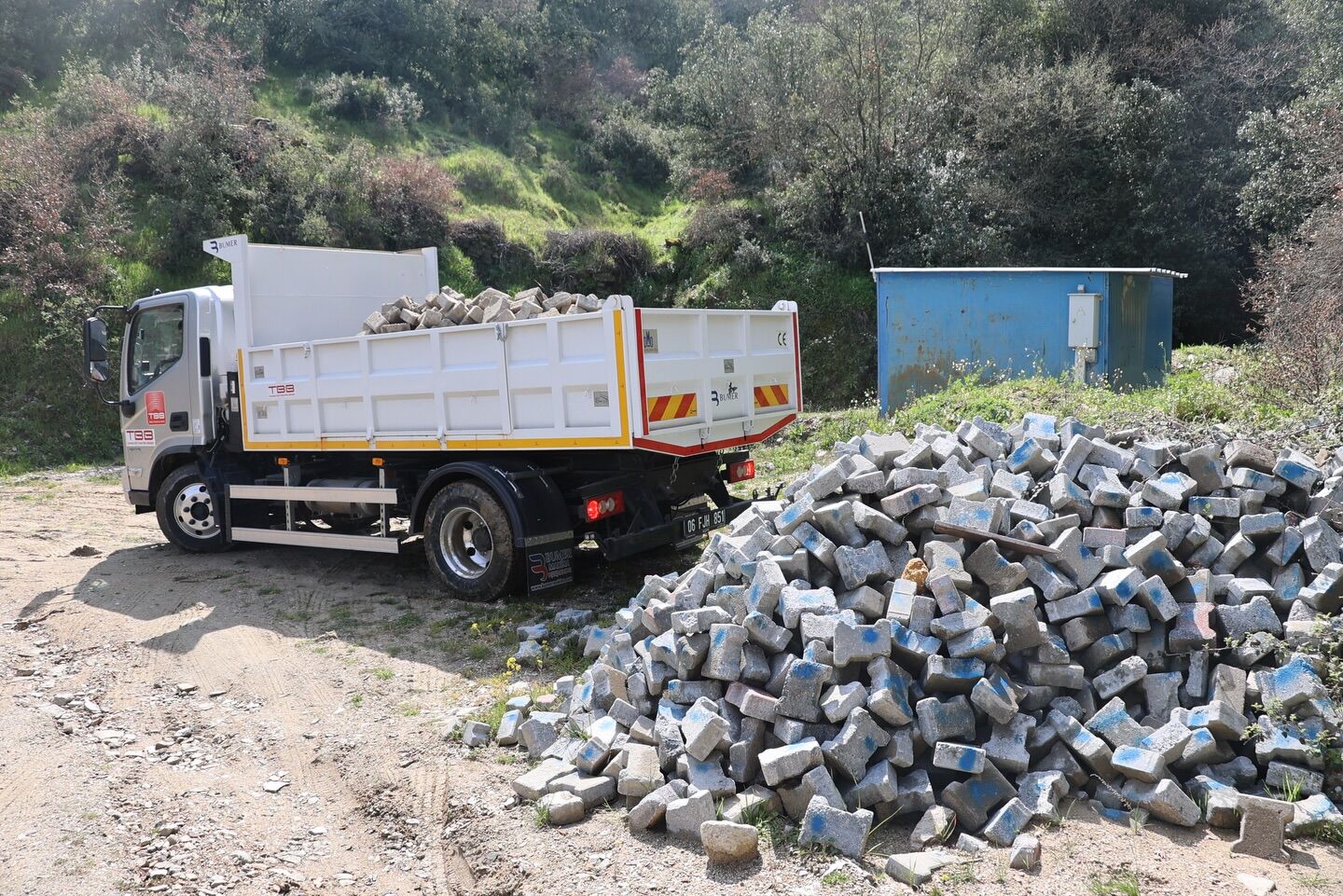 Kocarli Belediyesine Kamyon Hibe Edildi Baskan Arici Yeni Kamyonla Tur Atti 649858 3D87066830780C10D821C521Fab6Be71