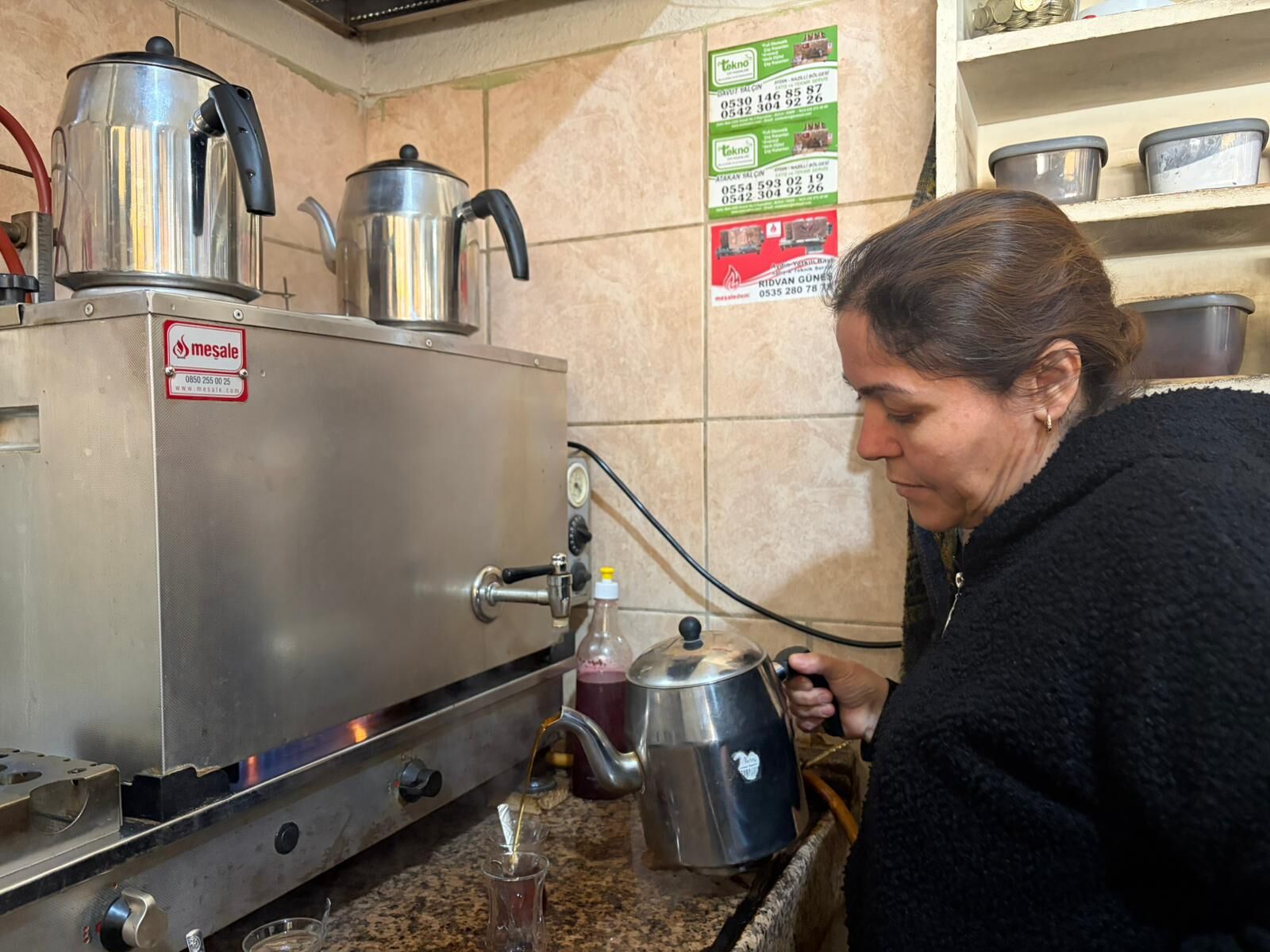 Koçarlı'da kahvehaneye kadın eli değdi