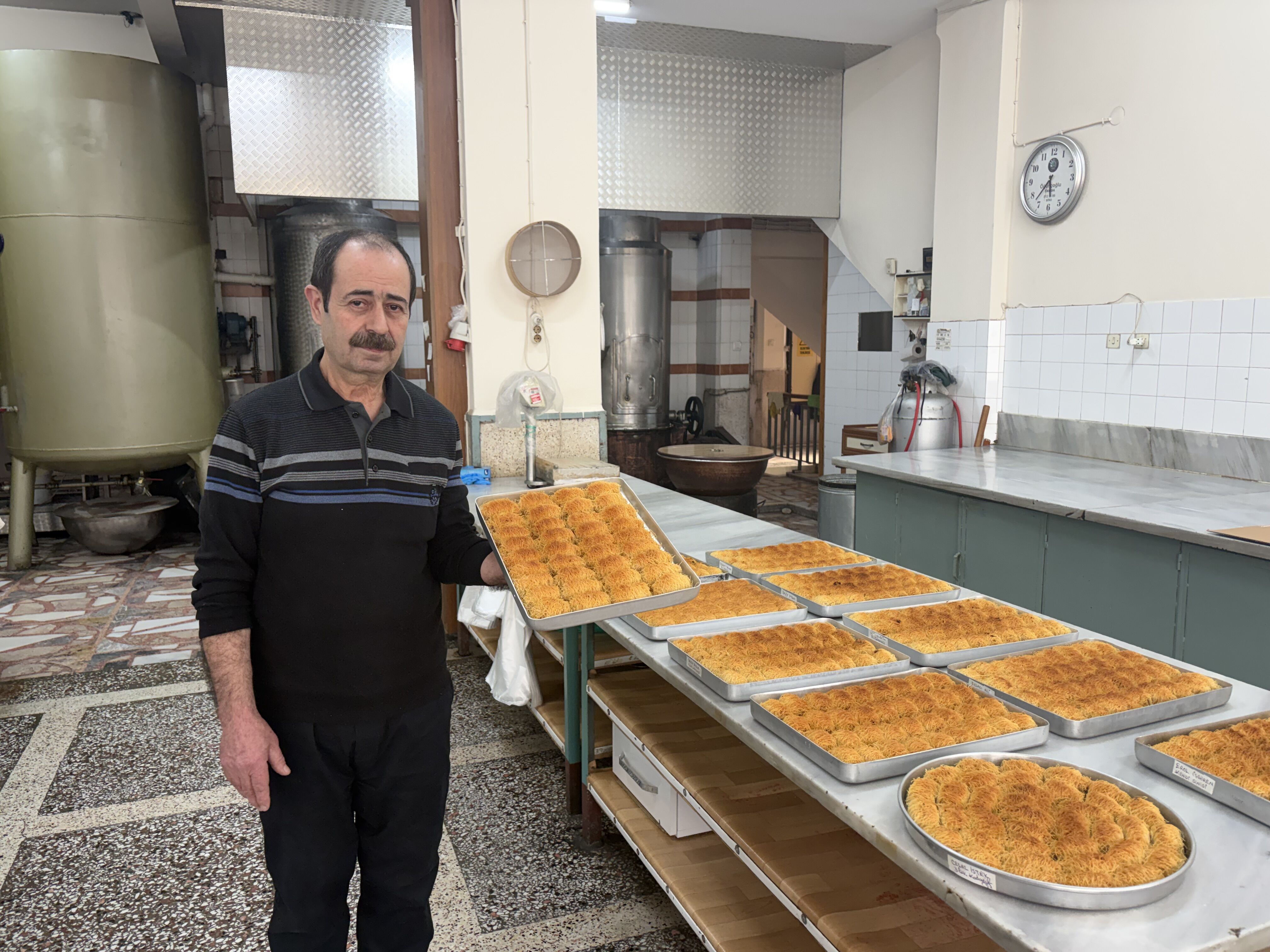 Koçarlı’daki imalathanede bayram mesaisi: İşletme 1938’den beri ilçeye kadayıf siparişi hazırlıyor