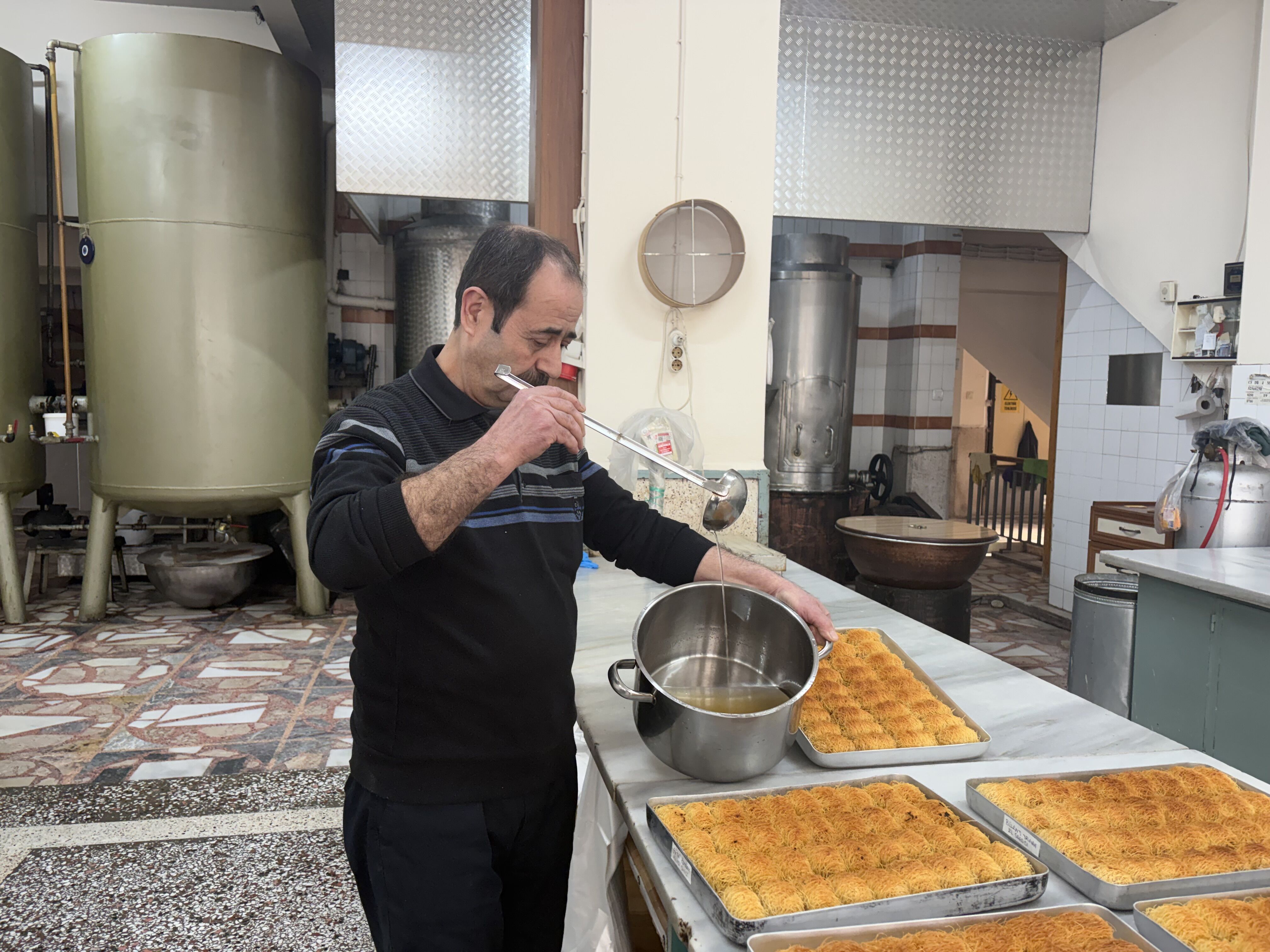 Koçarlı’daki imalathanede bayram mesaisi: İşletme 1938’den beri ilçeye kadayıf siparişi hazırlıyor