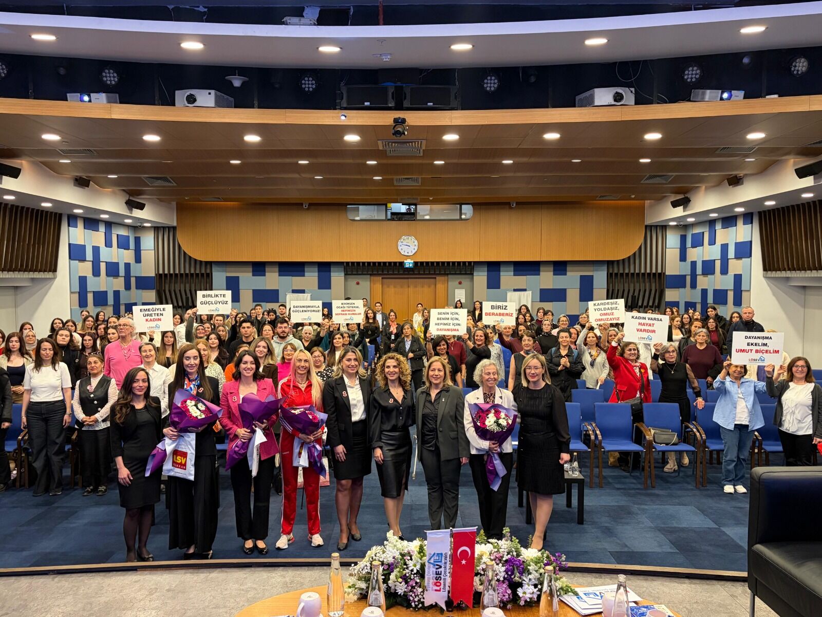 Losevden 8 Mart Dunya Kadinlar Gunune Ozel Anlamli Panel Aydinli Yazar Cetinturk Kanserle Mucadele Hikayesini Anlatti 644820 A781783Fe40B9B23E5857B6Df7D0B4C1