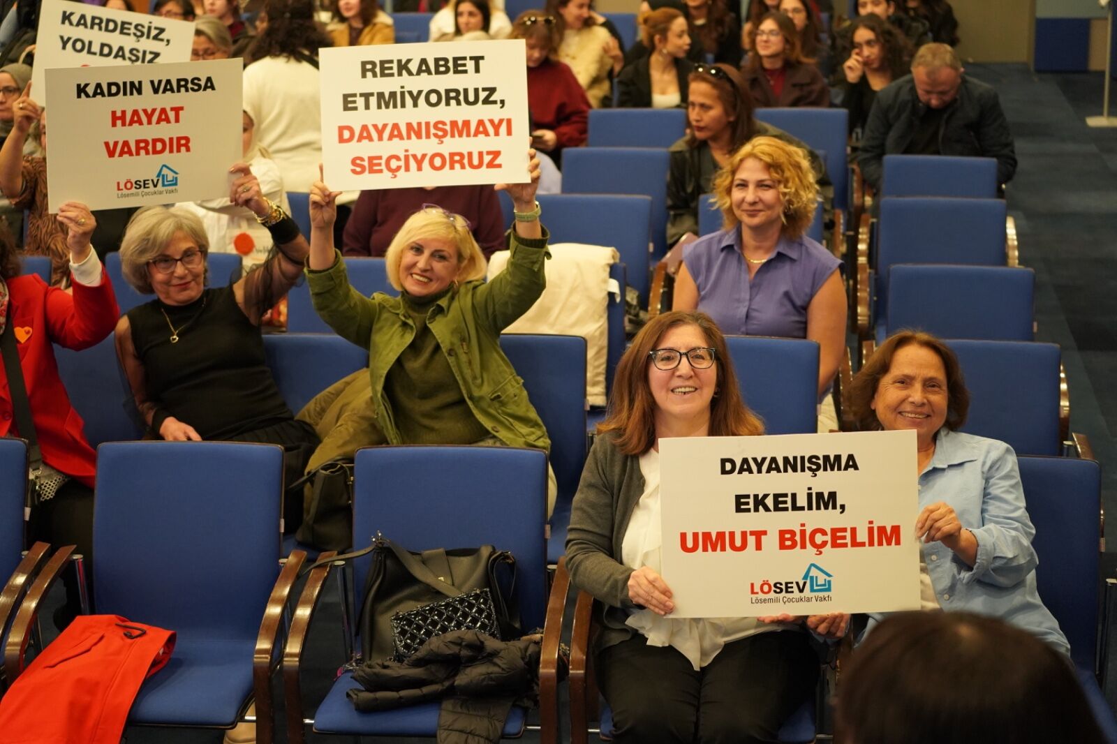 Losevden 8 Mart Dunya Kadinlar Gunune Ozel Anlamli Panel Aydinli Yazar Cetinturk Kanserle Mucadele Hikayesini Anlatti 644820 Be337F16378871586832Eb3Ff0439711