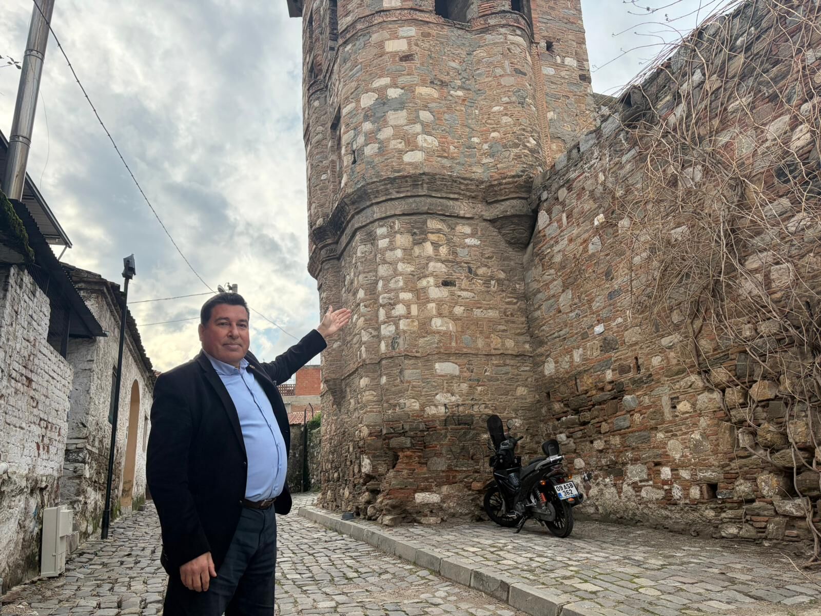 Muhtar Sarıöz, Cihanoğlu Kulesi için yetkililere seslendi