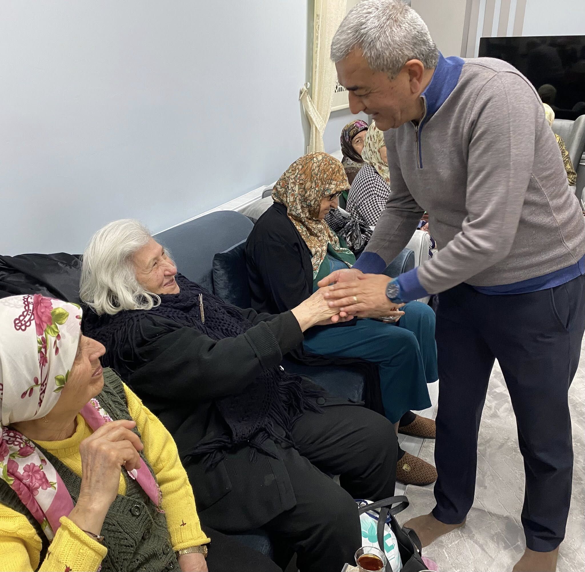 Nedim Kaplan Aydın’ın yaşlı çınarlarını unutmadı