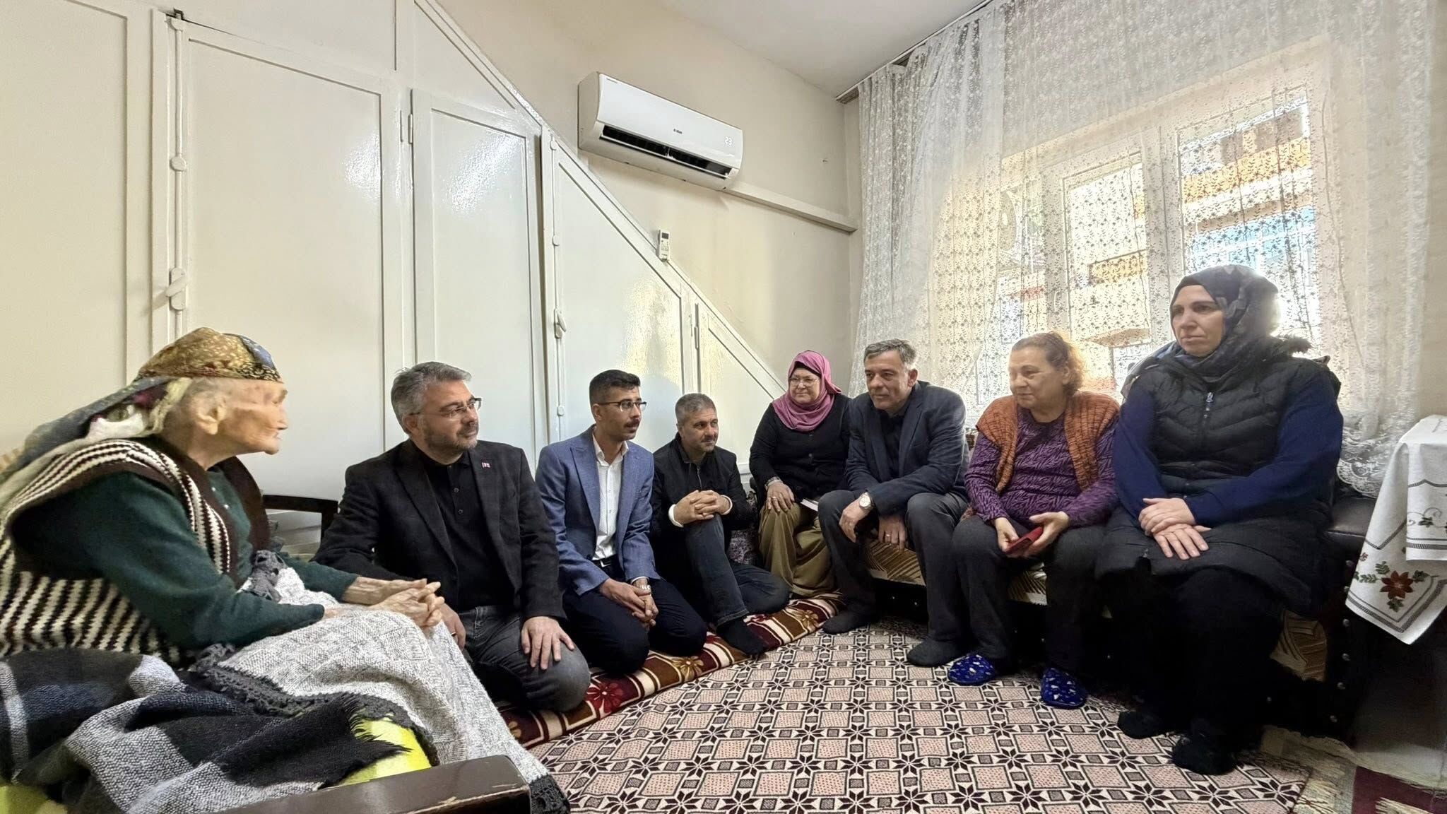 Ozmen Sultanhisardaki Asirlik Cinarin Hayir Duasini Aldi 99 Yasindaki Fatma Teyzenin Evine Misafir Oldu 645176 55Ccc1F9A329Da0F1F237B9Ac9Acf459