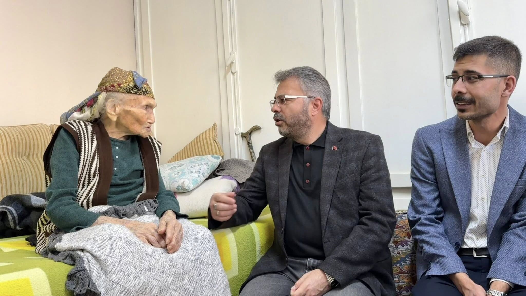 Ozmen Sultanhisardaki Asirlik Cinarin Hayir Duasini Aldi 99 Yasindaki Fatma Teyzenin Evine Misafir Oldu 645176 A7D9A2F629C221142D022D65C6Df2148