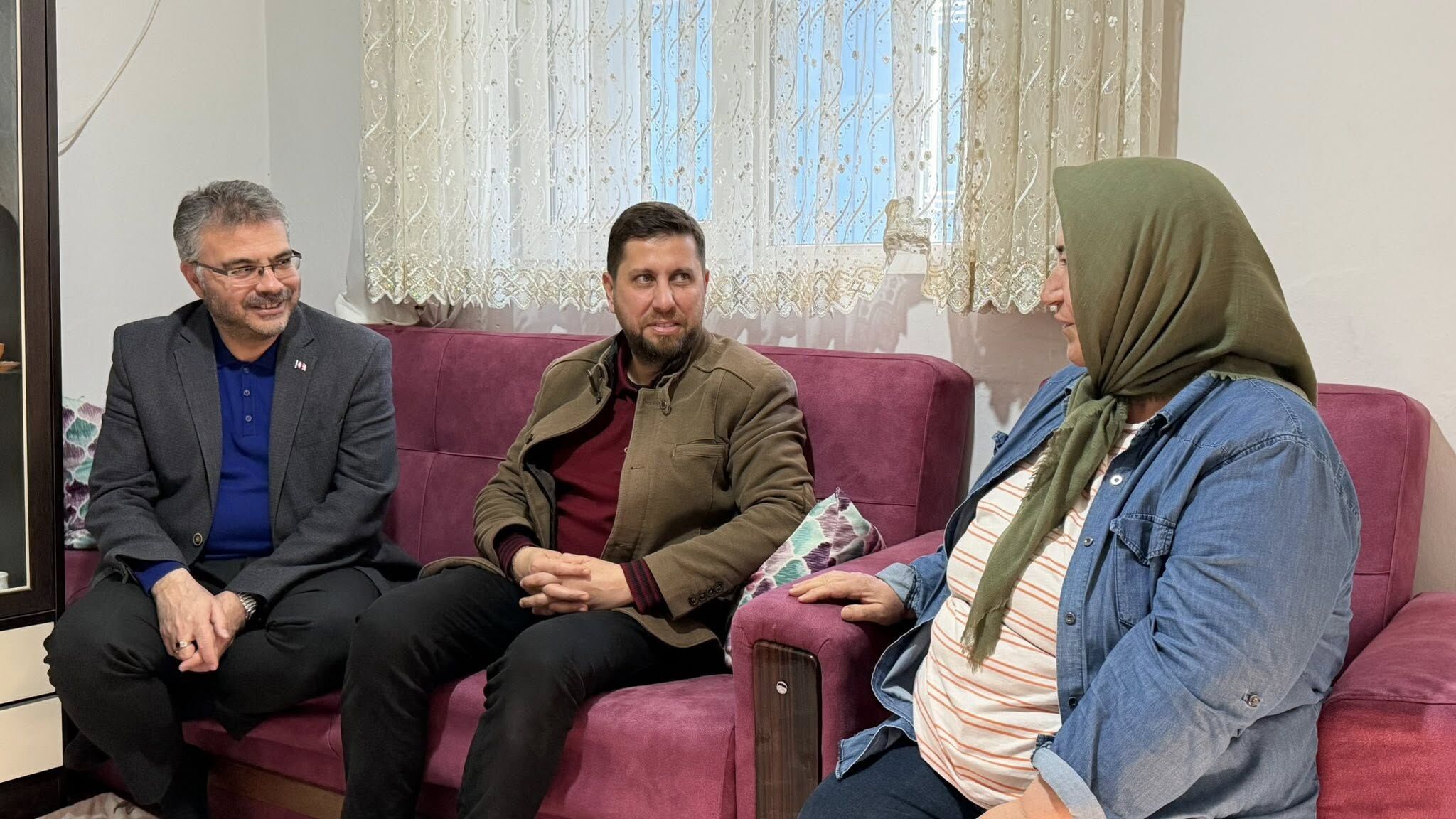 Ozmenden Cineli Aileye Anlamli Ziyaret Oyuncaklarla Cocuklarin Yuregine Dokundu 643678 040E93C119460Da02D492D5Bd849179B