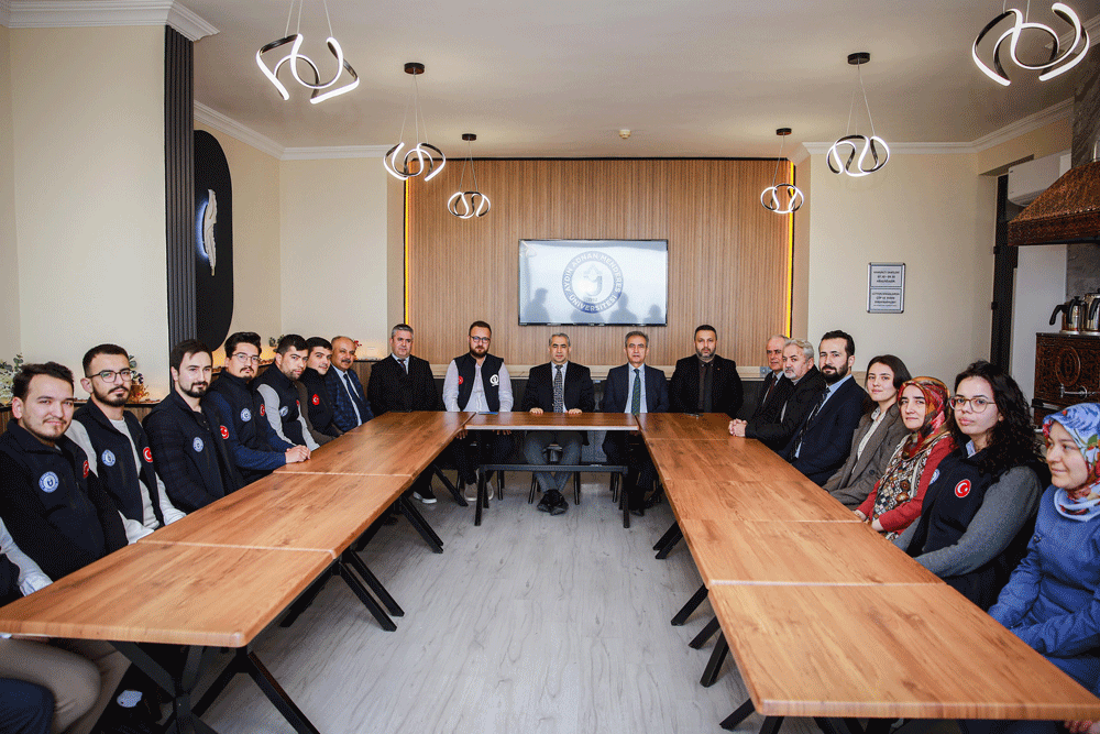 Rektör Kent’ten personele 6 bin liralık destek
